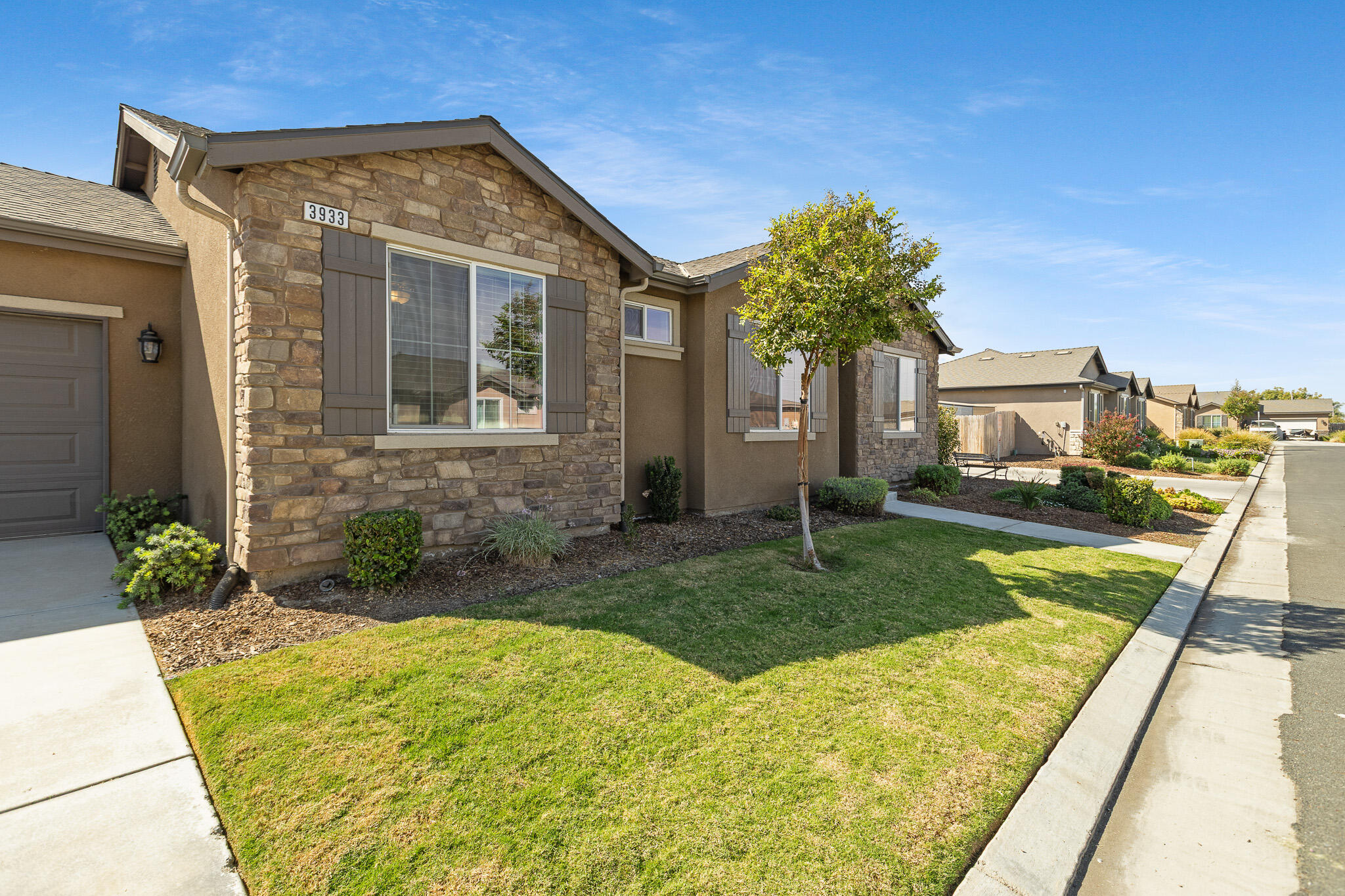 3933 W Nellis Ave, Visalia, CA 93277