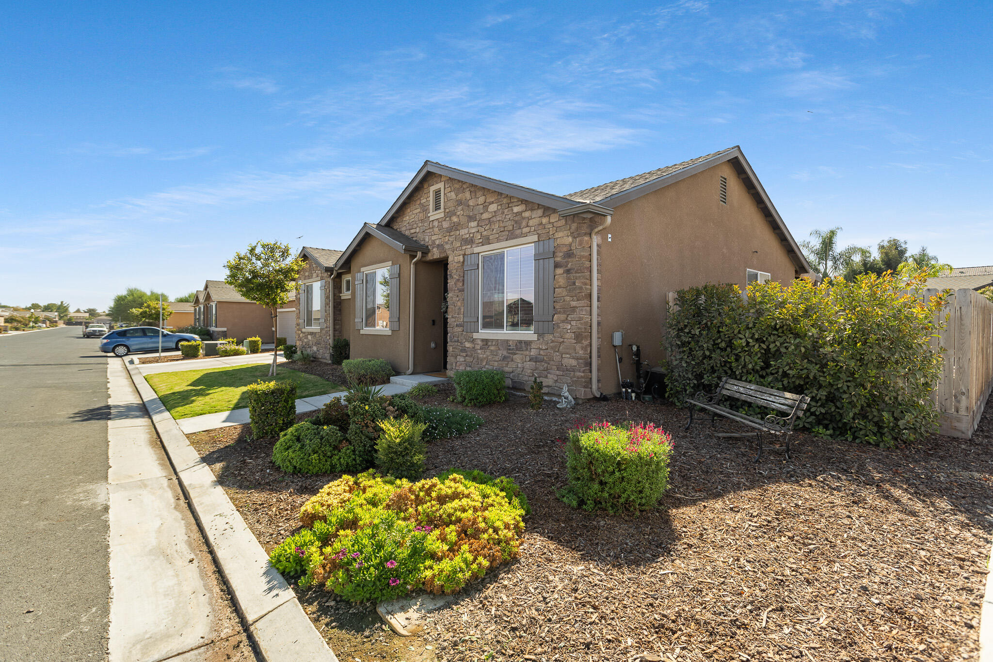3933 W Nellis Ave, Visalia, CA 93277