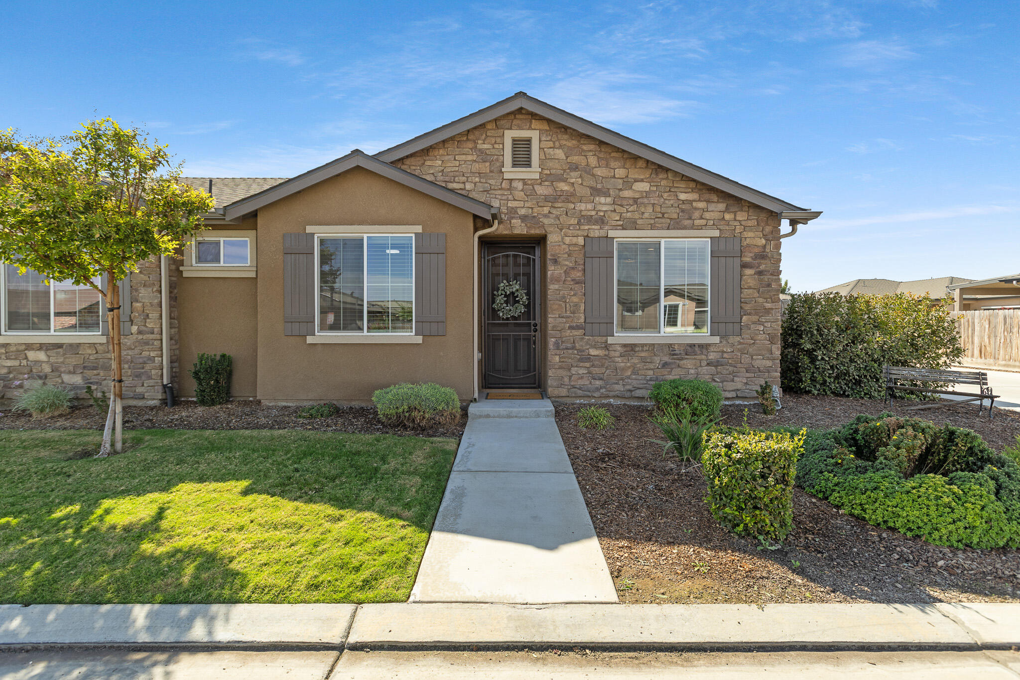 3933 W Nellis Ave, Visalia, CA 93277