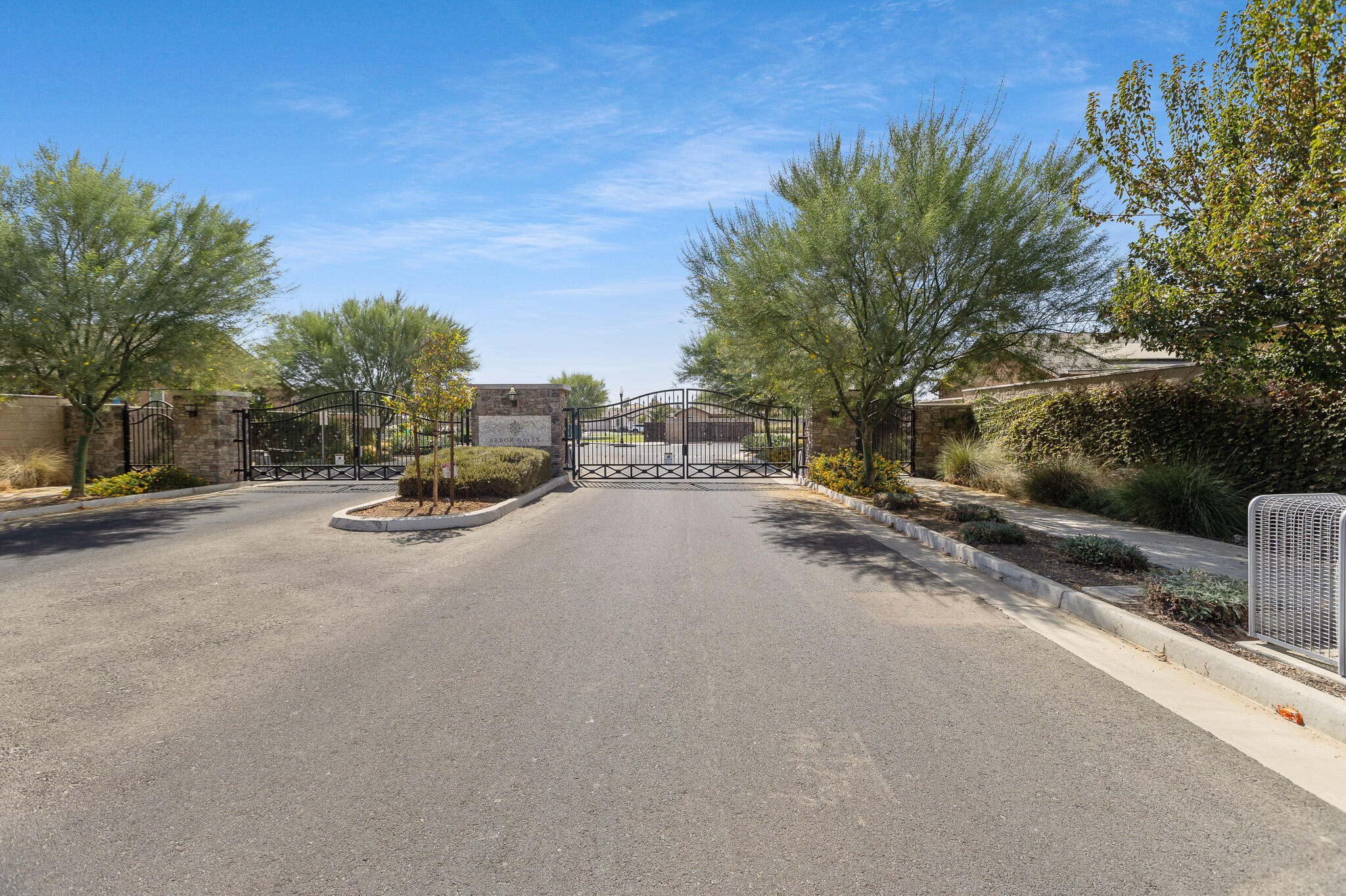3933 W Nellis Ave, Visalia, CA 93277