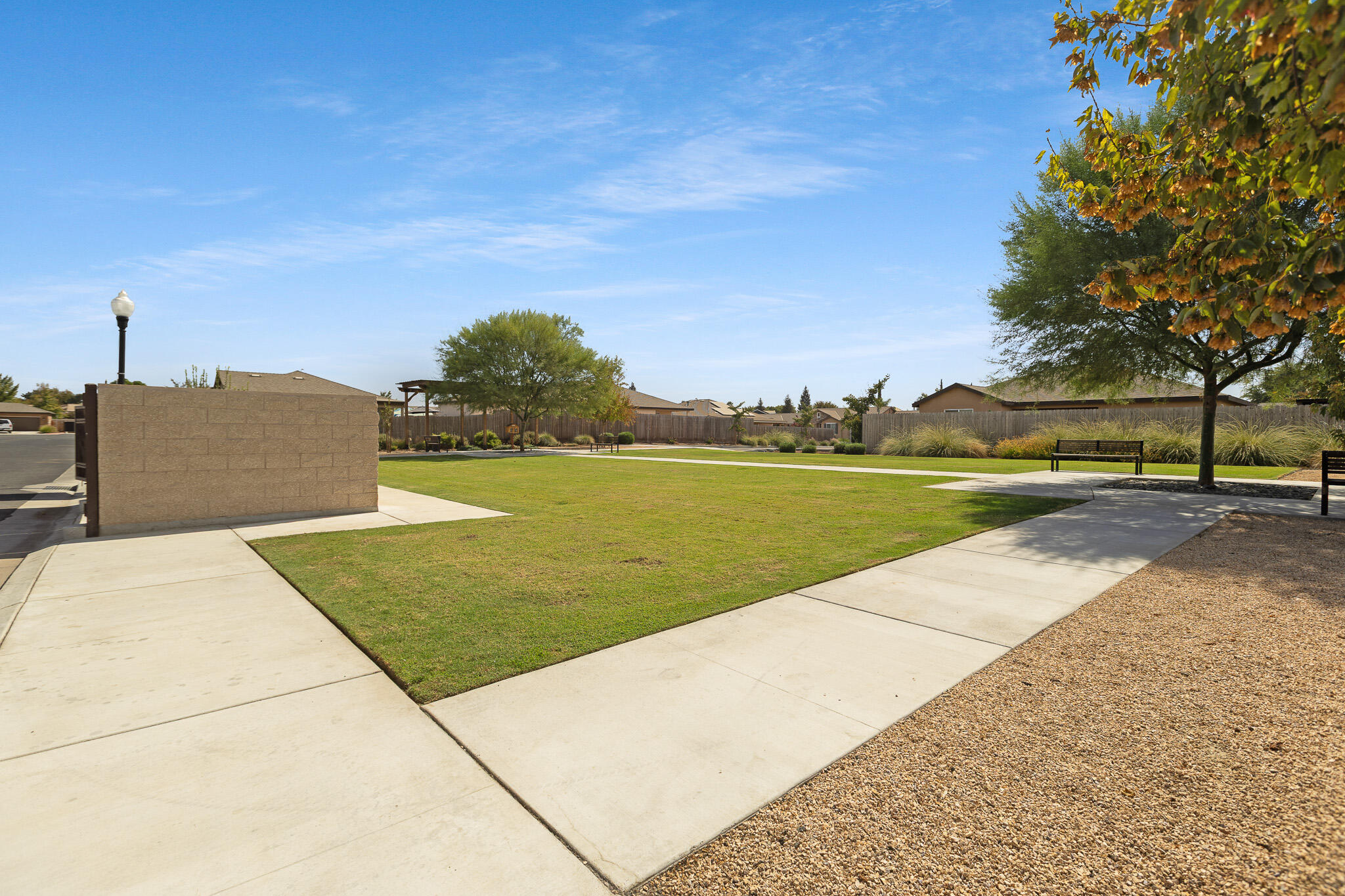 3933 W Nellis Ave, Visalia, CA 93277