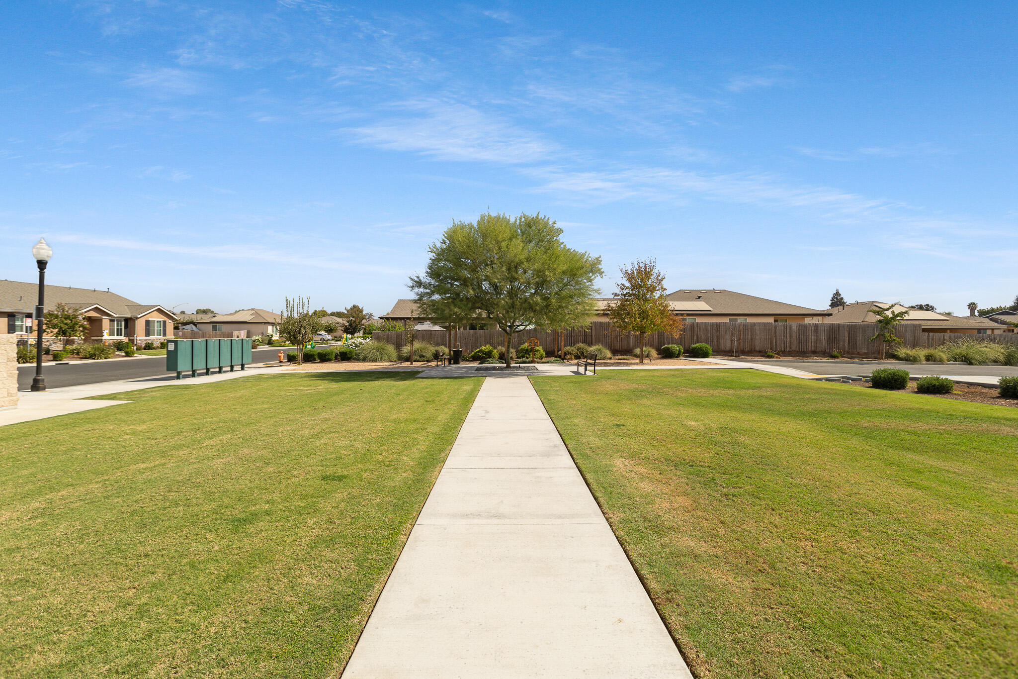 3933 W Nellis Ave, Visalia, CA 93277