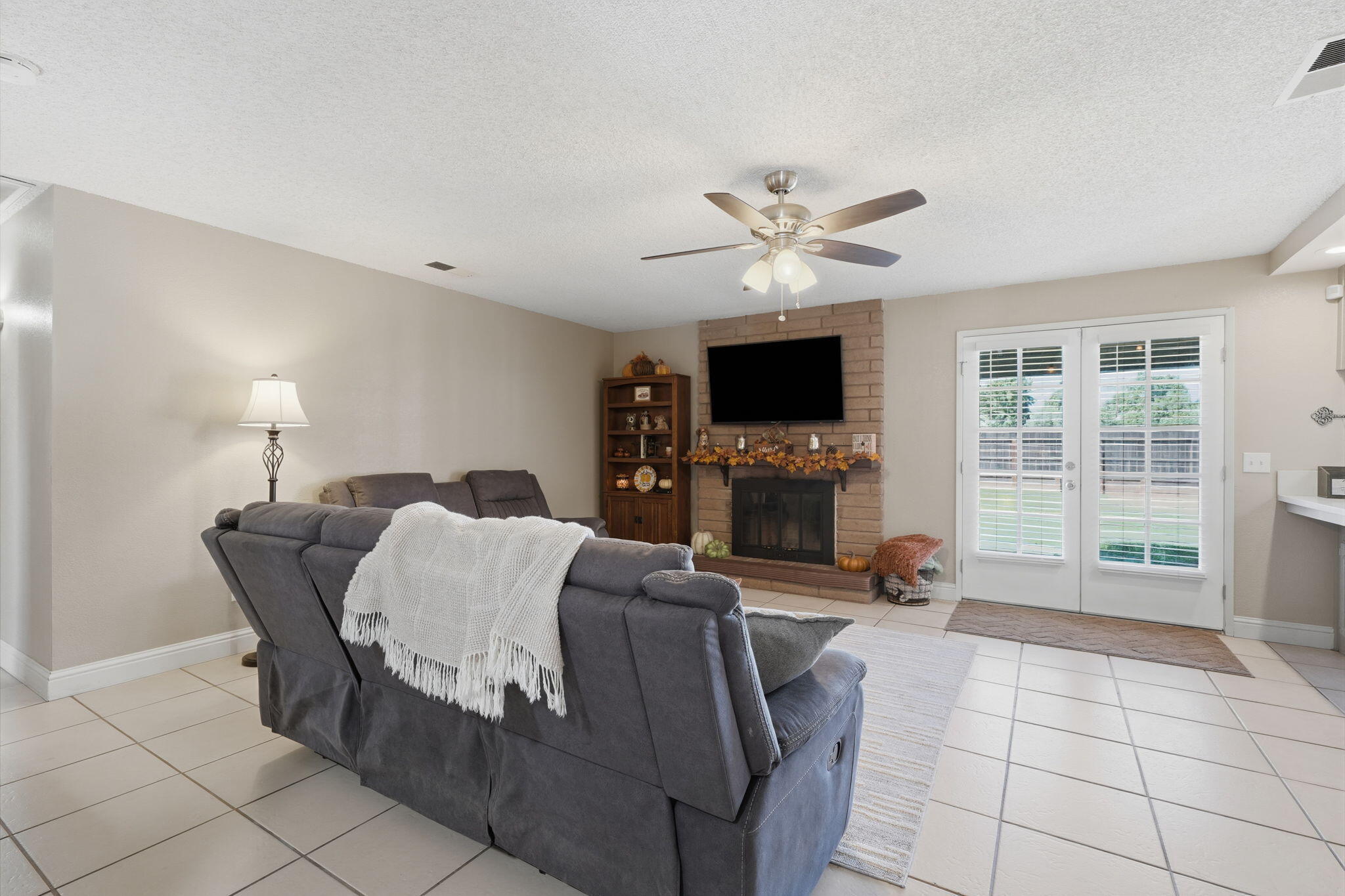 1920 E Mary Ave, Visalia, CA 93292