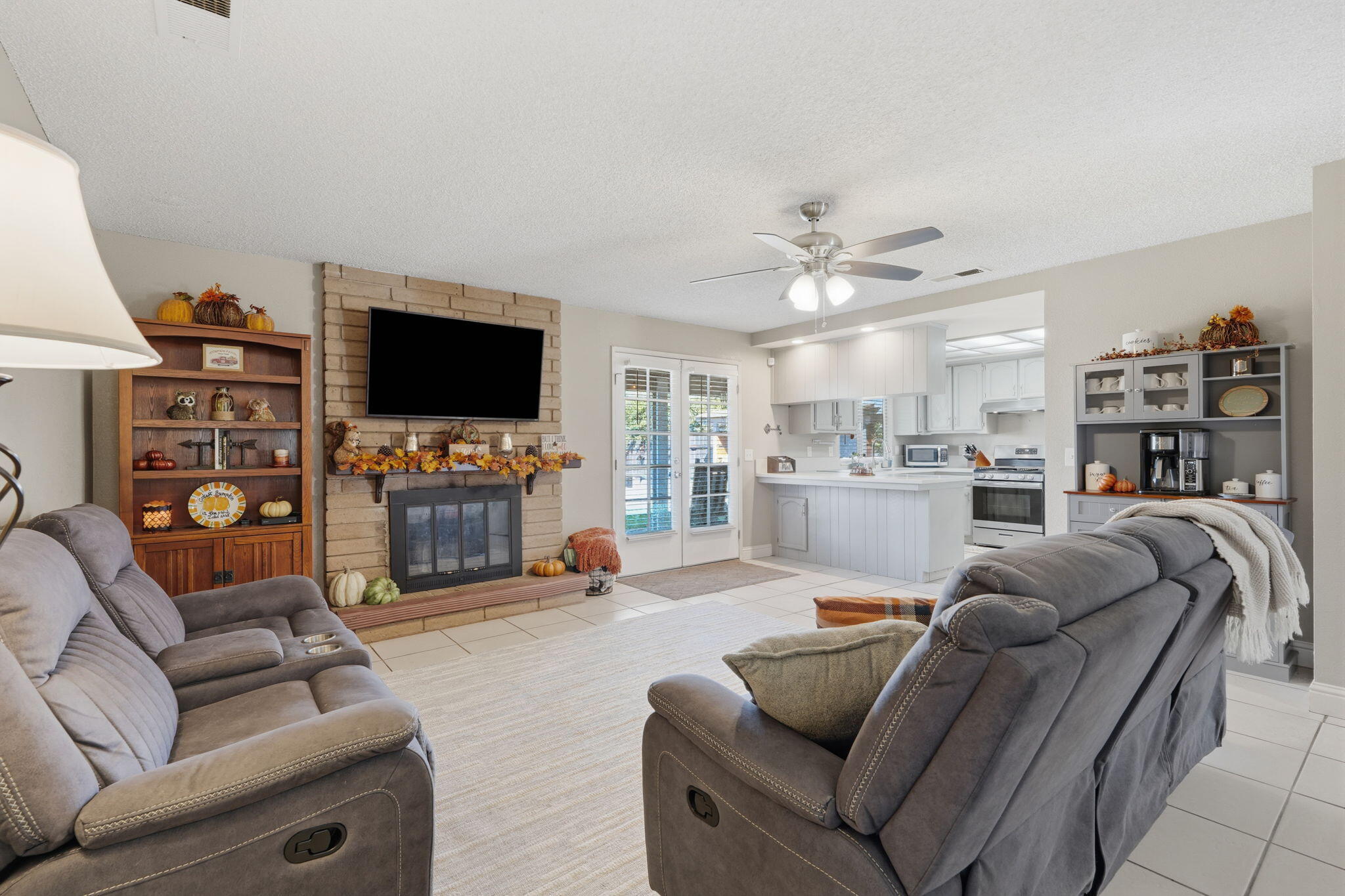 1920 E Mary Ave, Visalia, CA 93292