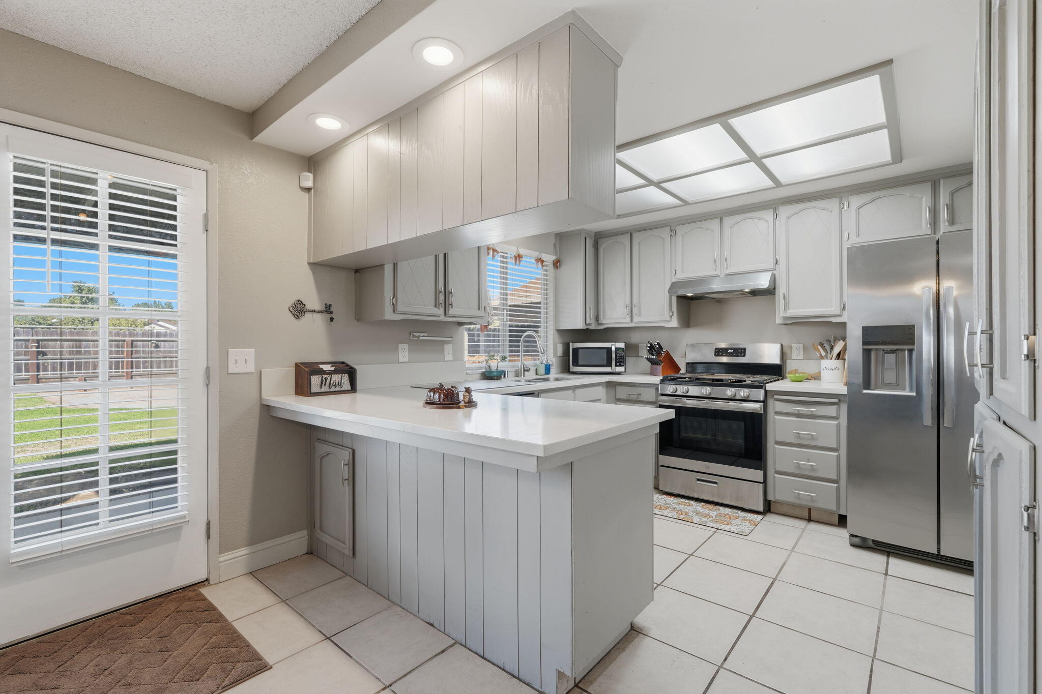 1920 E Mary Ave, Visalia, CA 93292