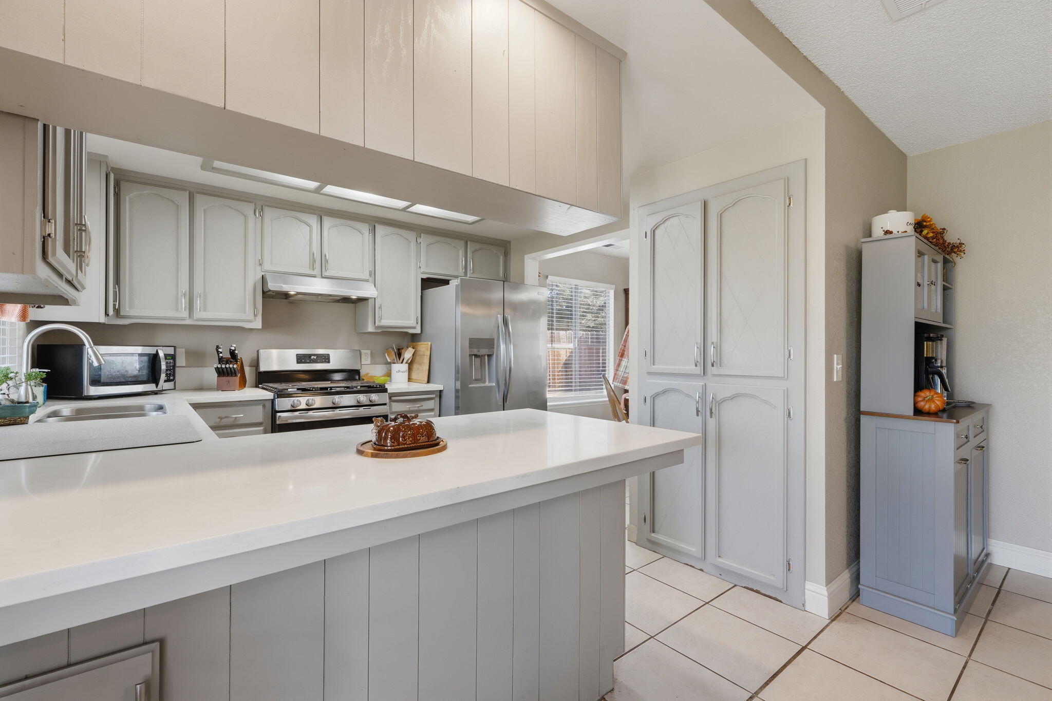 1920 E Mary Ave, Visalia, CA 93292