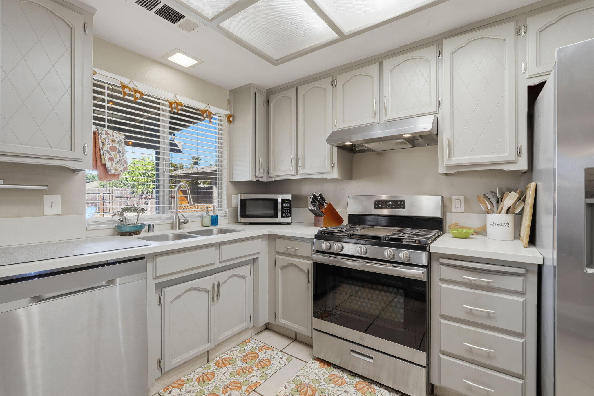 1920 E Mary Ave, Visalia, CA 93292