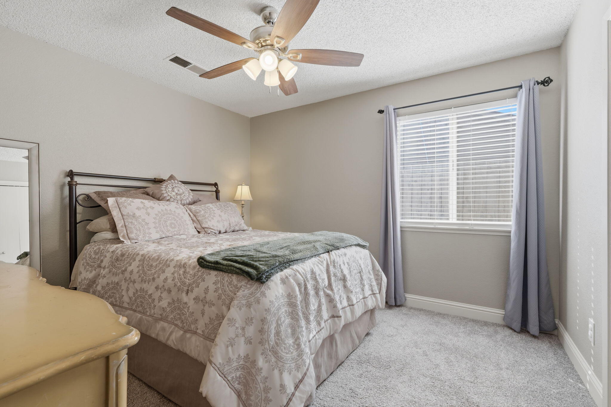 1920 E Mary Ave, Visalia, CA 93292