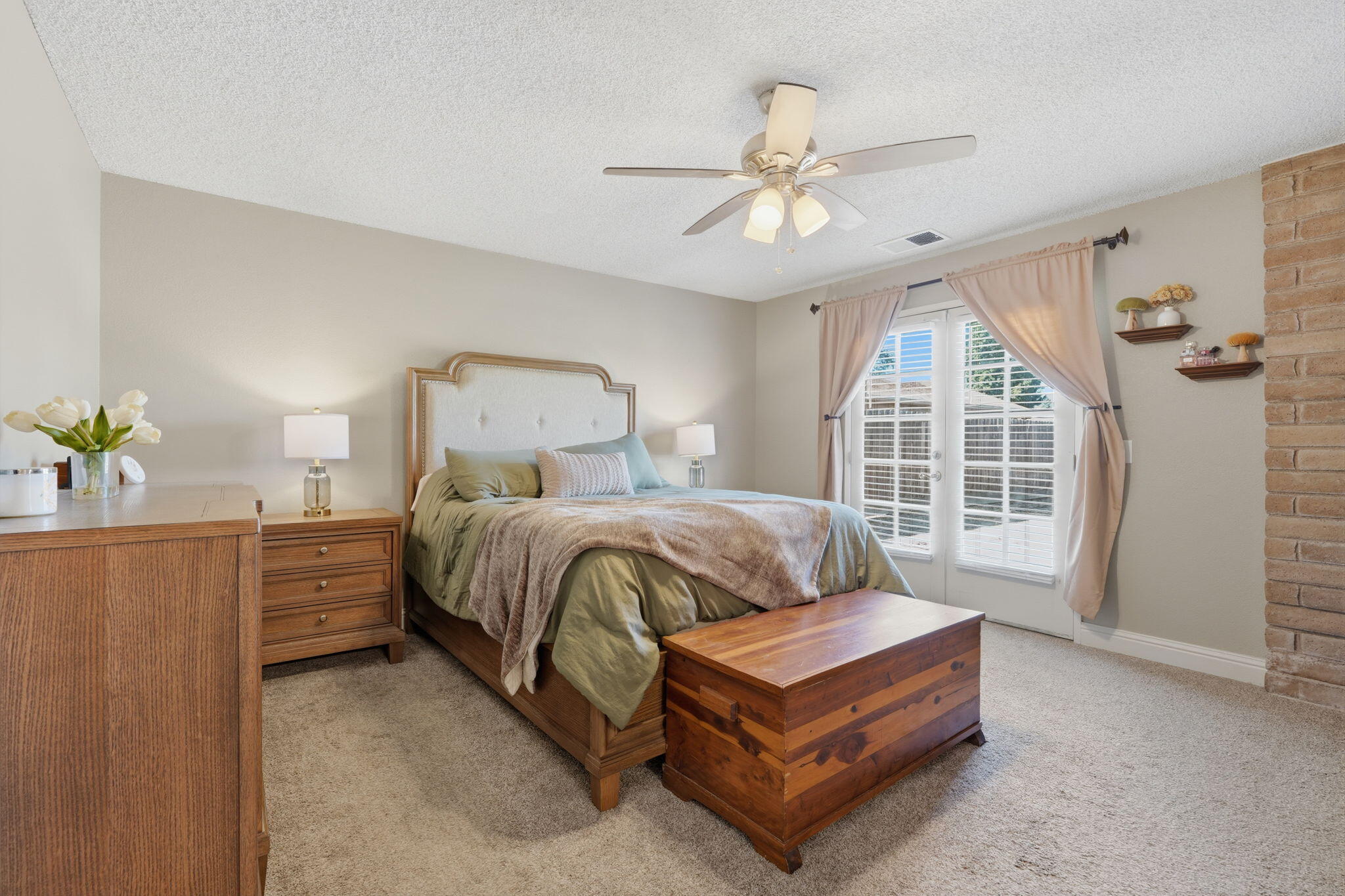 1920 E Mary Ave, Visalia, CA 93292