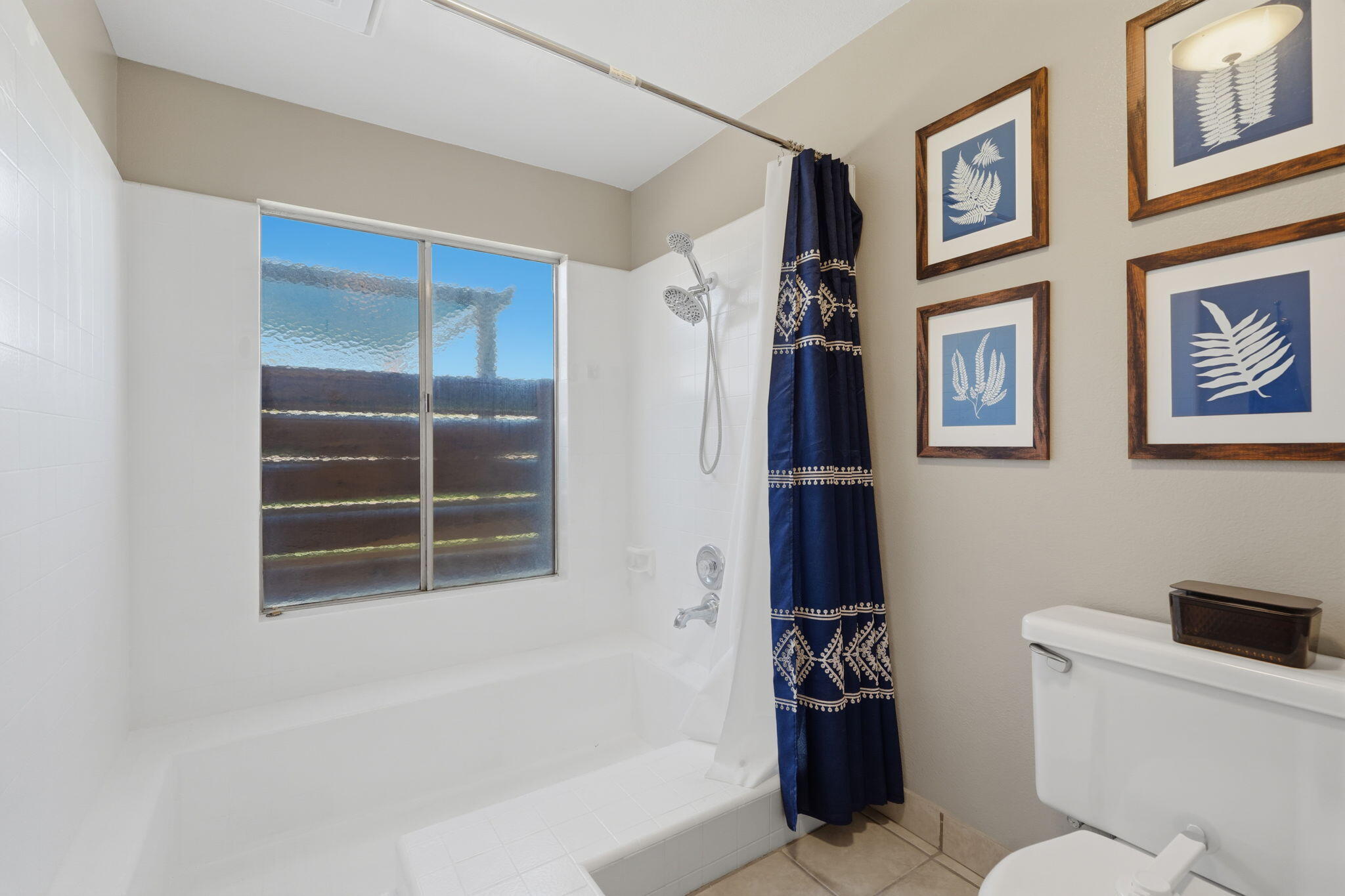 1920 E Mary Ave, Visalia, CA 93292
