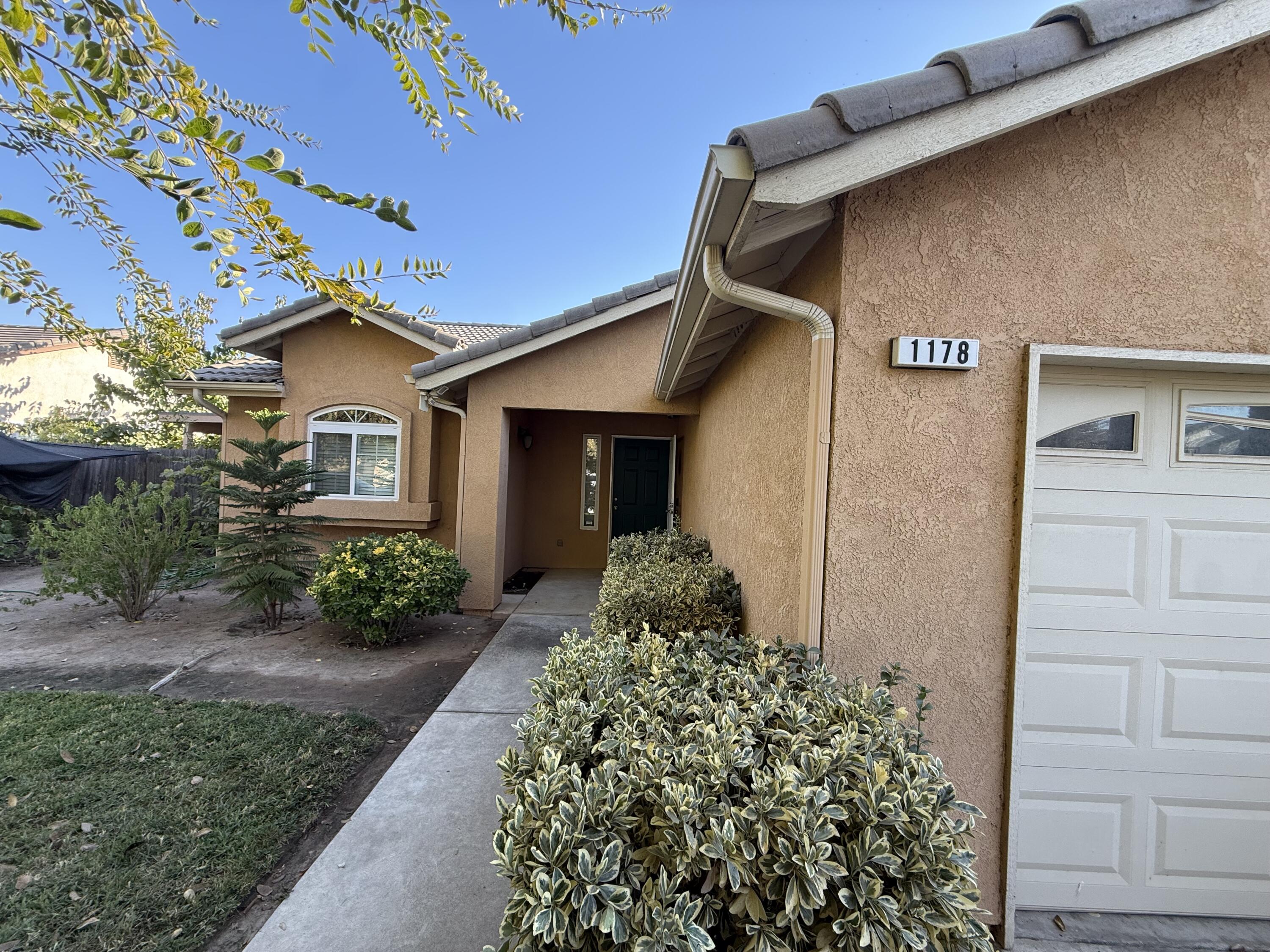 1178 Marks Ct Ct, Dinuba, CA 93618