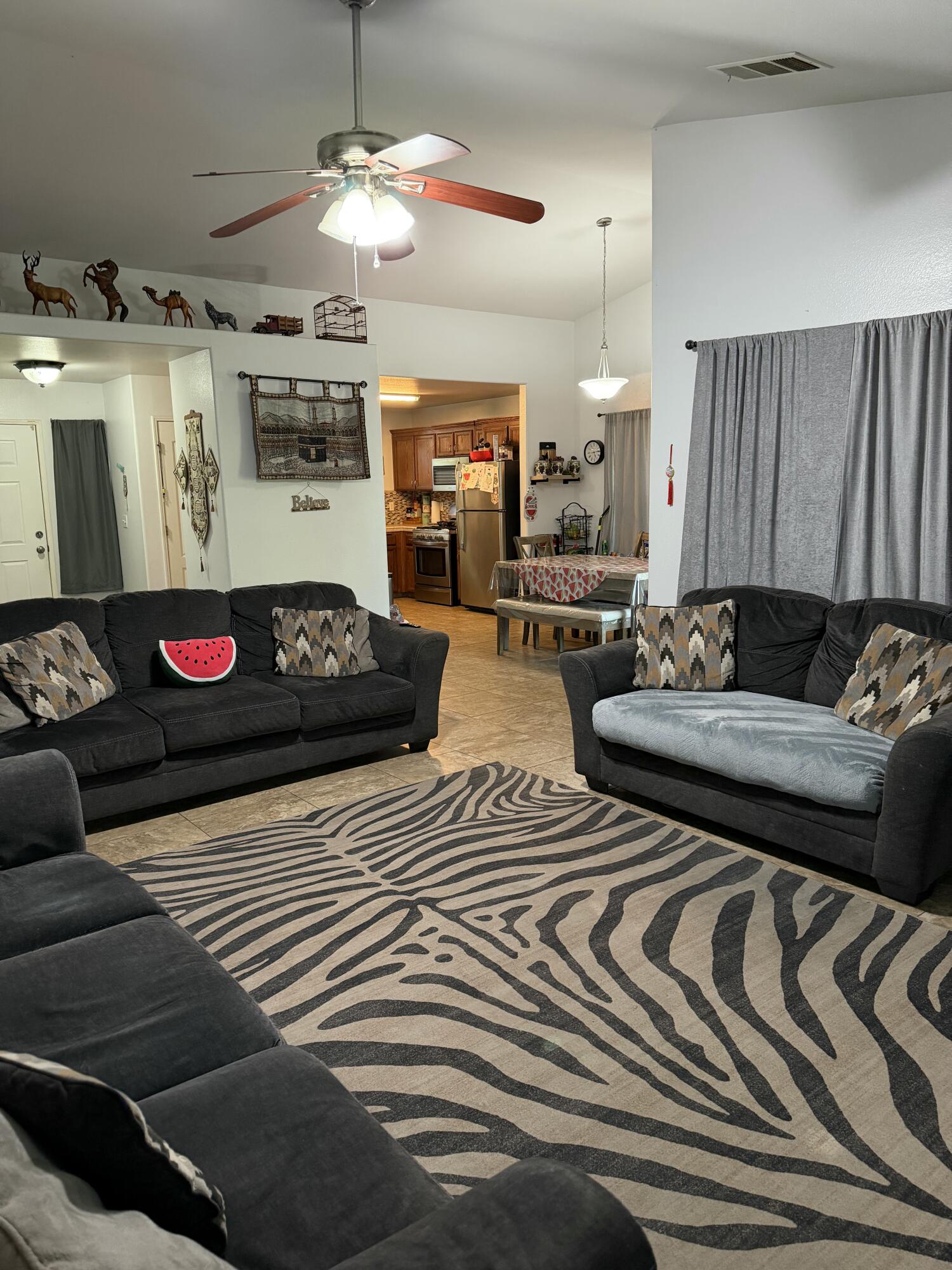 1178 Marks Ct Ct, Dinuba, CA 93618
