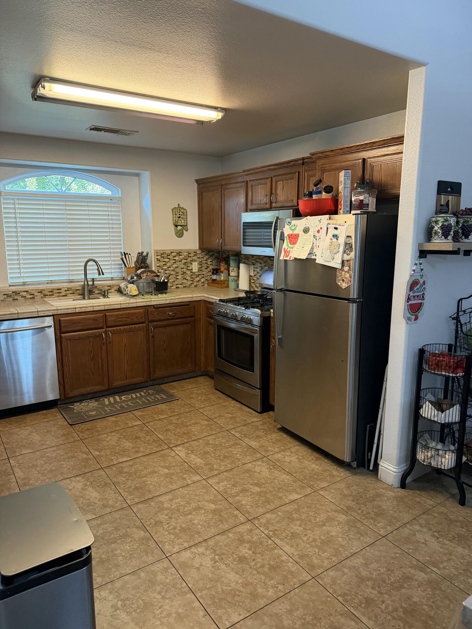 1178 Marks Ct Ct, Dinuba, CA 93618