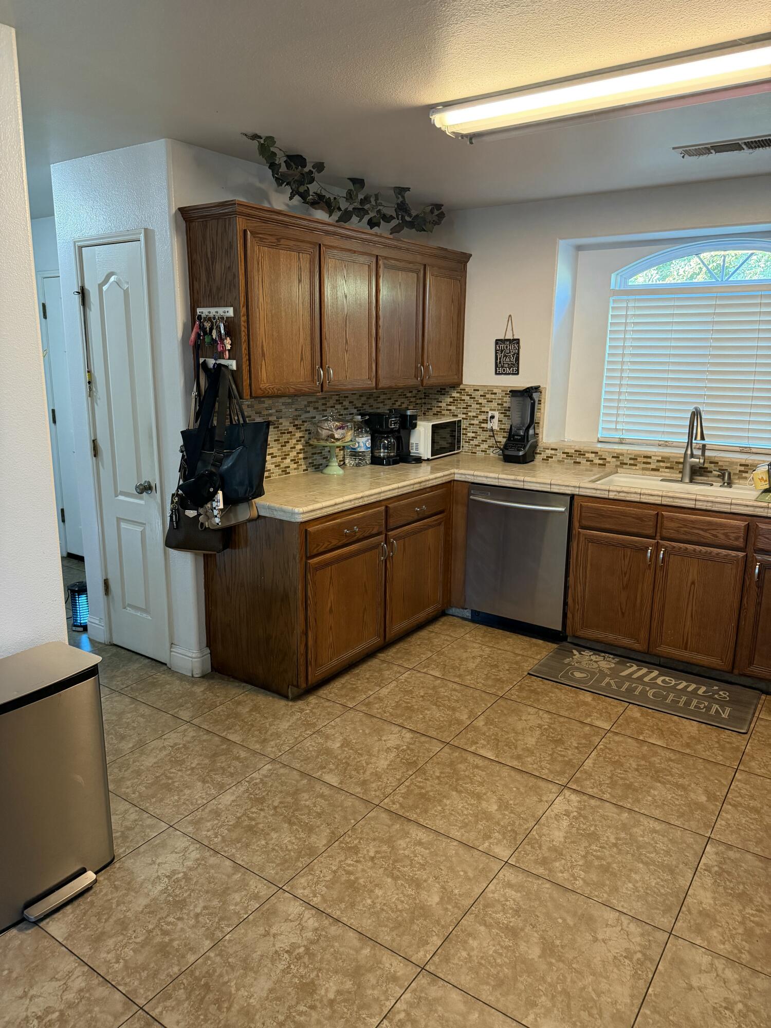 1178 Marks Ct Ct, Dinuba, CA 93618