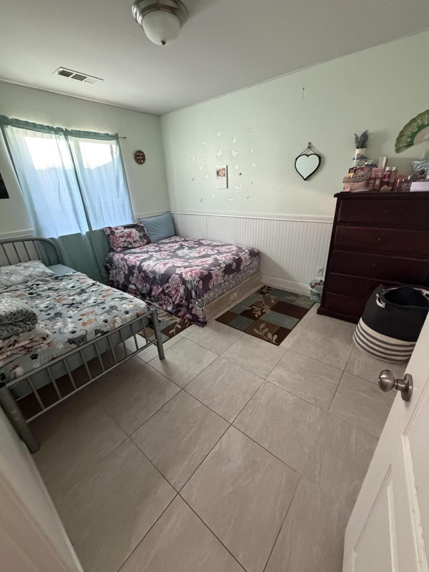 1178 Marks Ct Ct, Dinuba, CA 93618