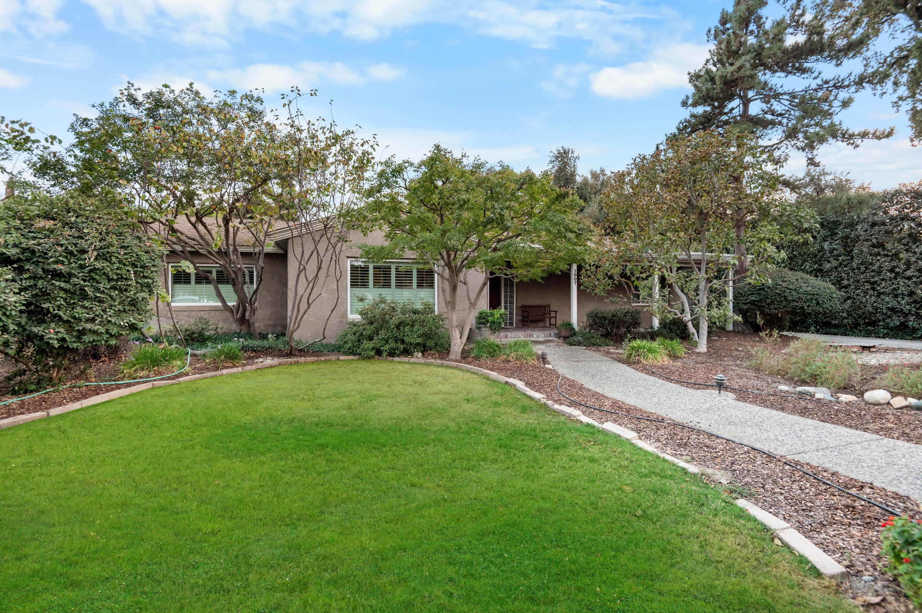 1907 Green Acres Dr, Visalia, CA 93291