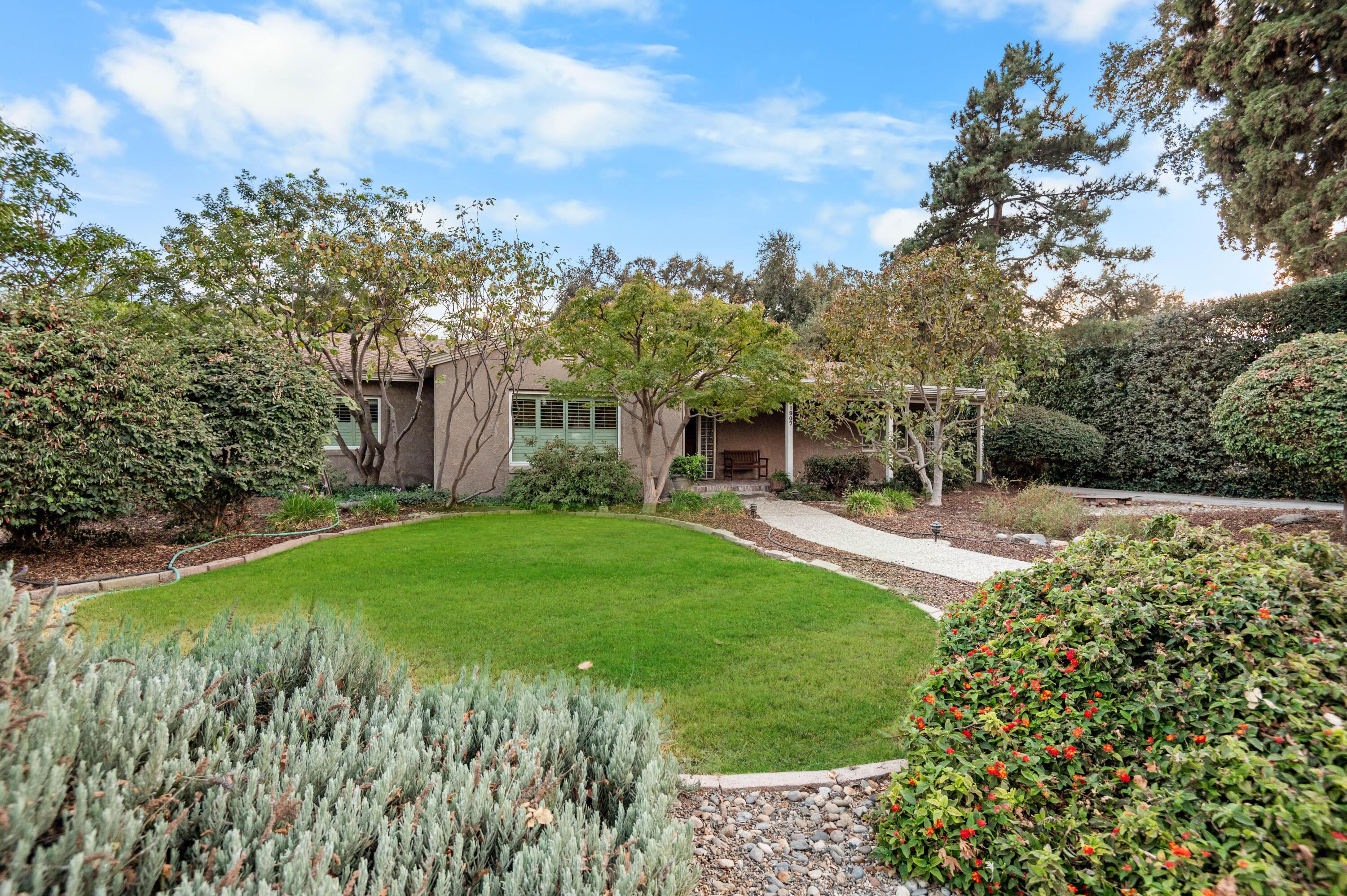 1907 Green Acres Dr, Visalia, CA 93291