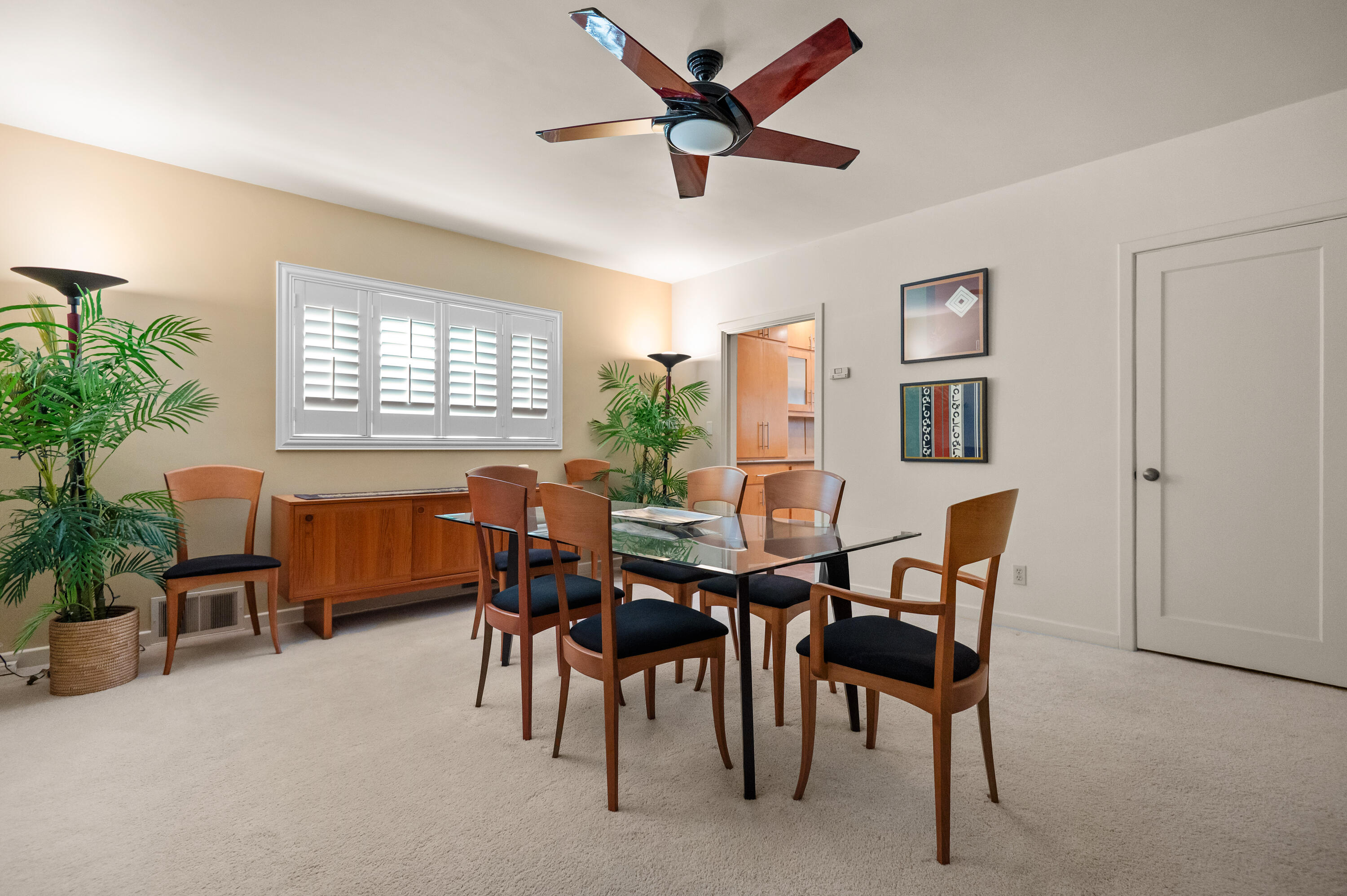 1907 Green Acres Dr, Visalia, CA 93291