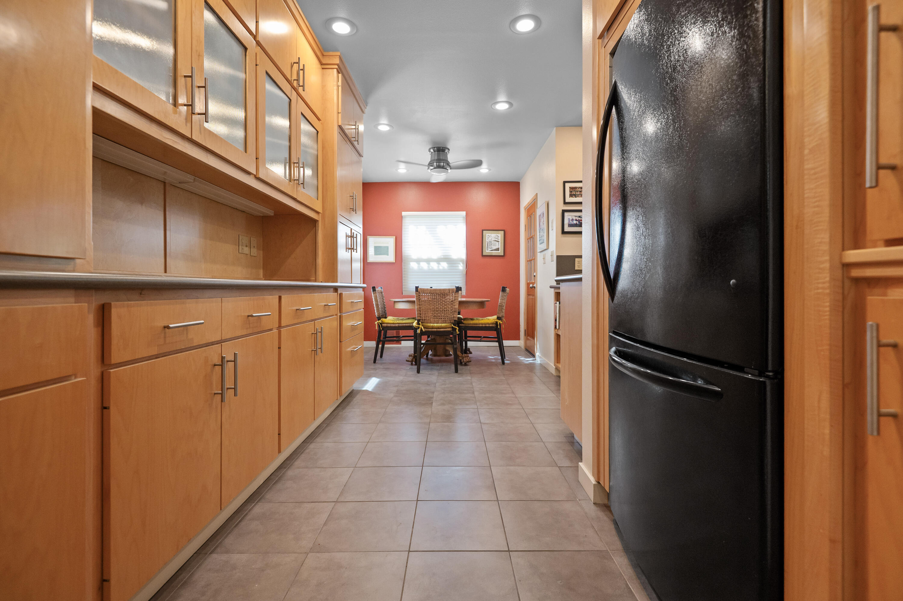 1907 Green Acres Dr, Visalia, CA 93291