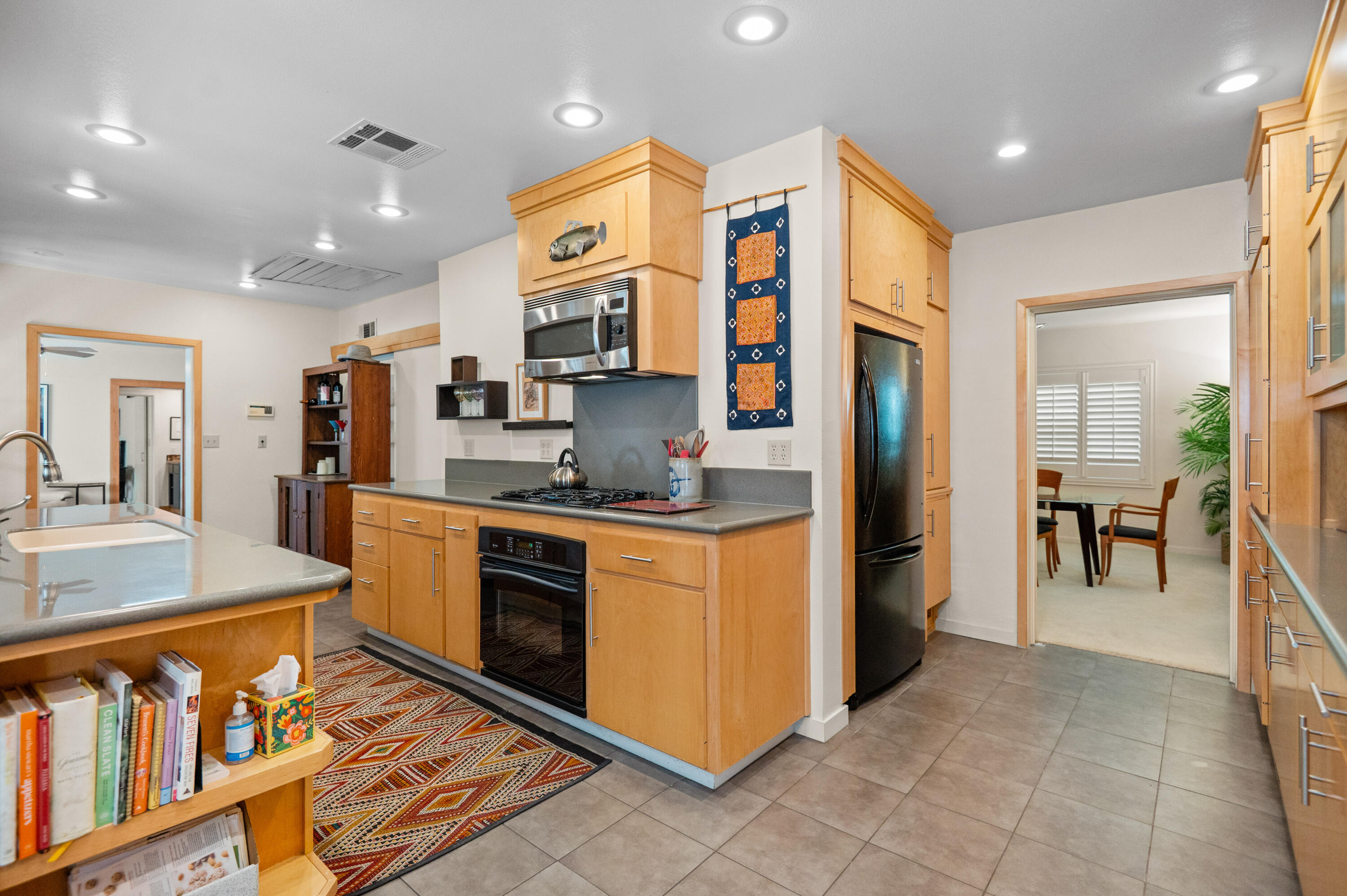 1907 Green Acres Dr, Visalia, CA 93291