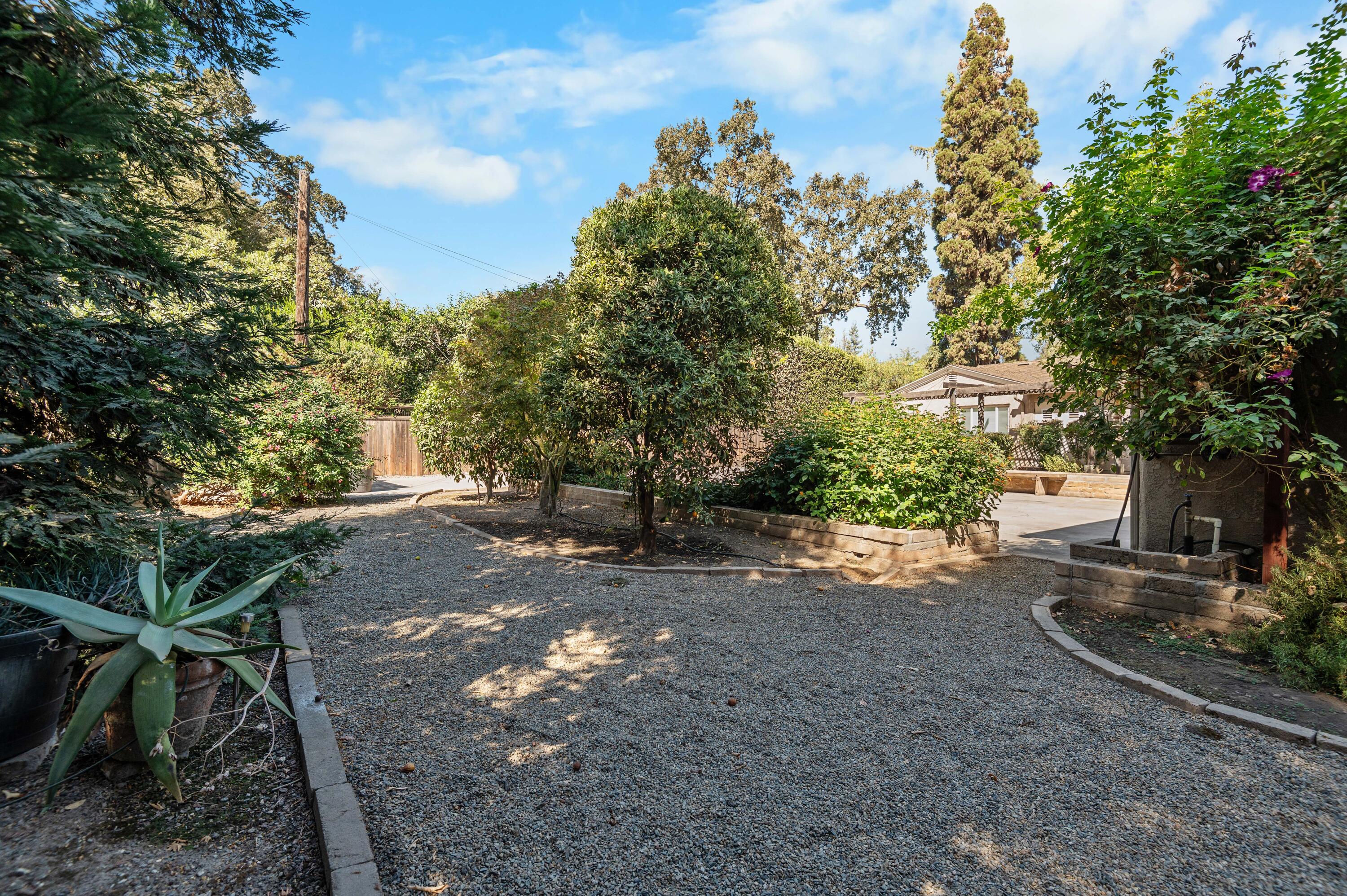 1907 Green Acres Dr, Visalia, CA 93291