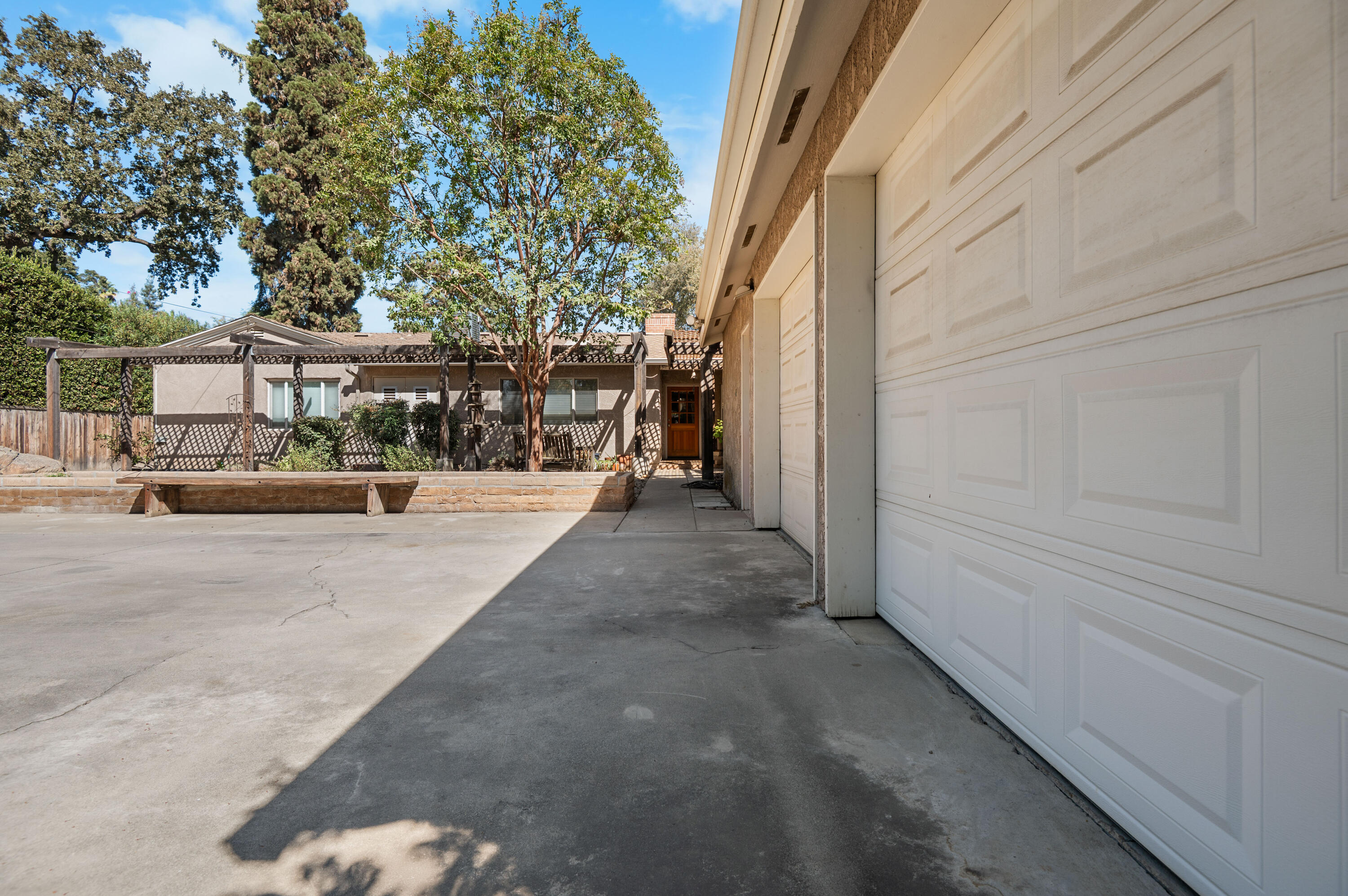 1907 Green Acres Dr, Visalia, CA 93291
