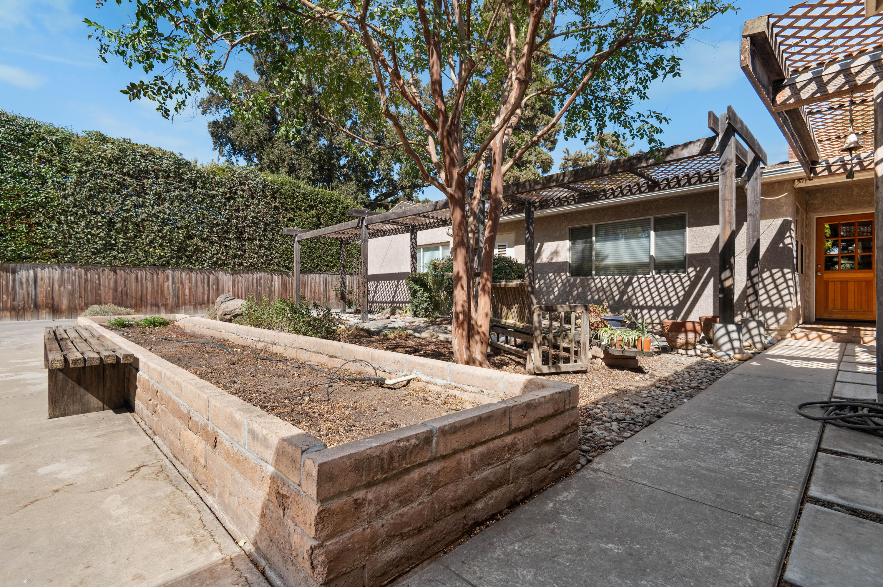 1907 Green Acres Dr, Visalia, CA 93291