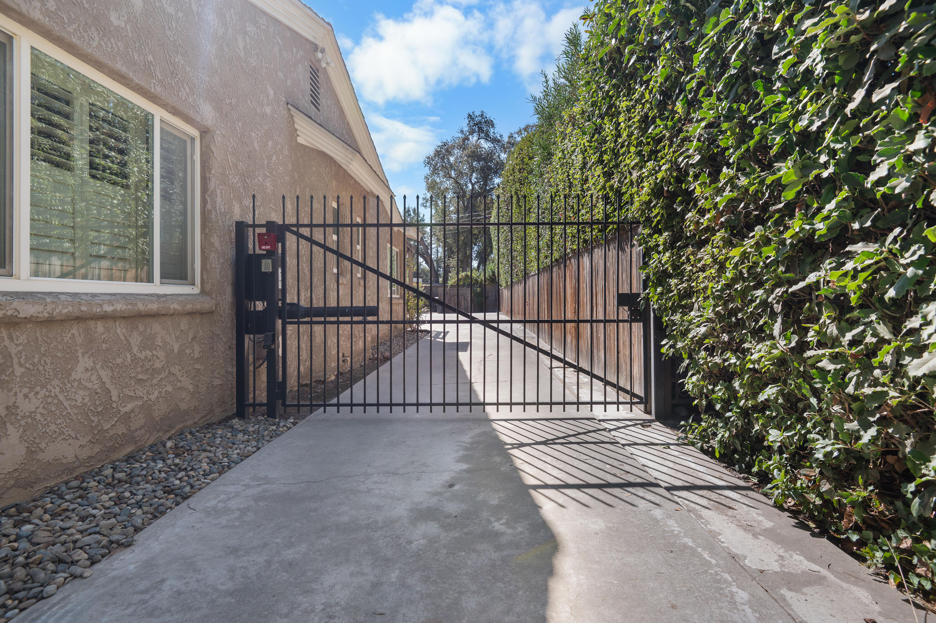1907 Green Acres Dr, Visalia, CA 93291