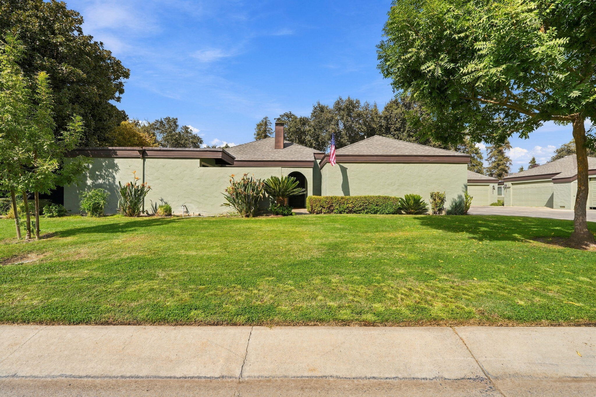 2950 W Border Links Dr, Visalia, CA 93291