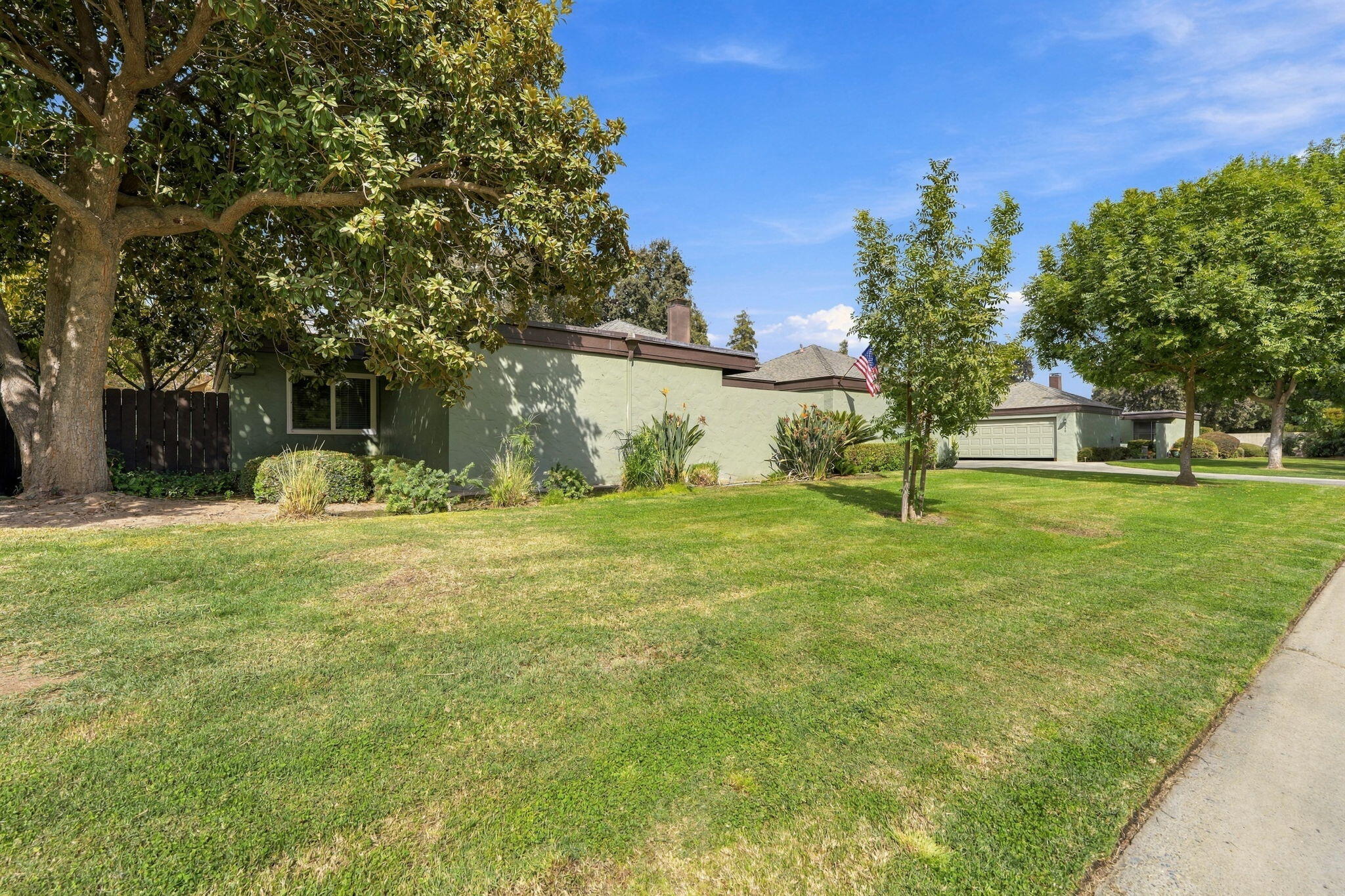 2950 W Border Links Dr, Visalia, CA 93291