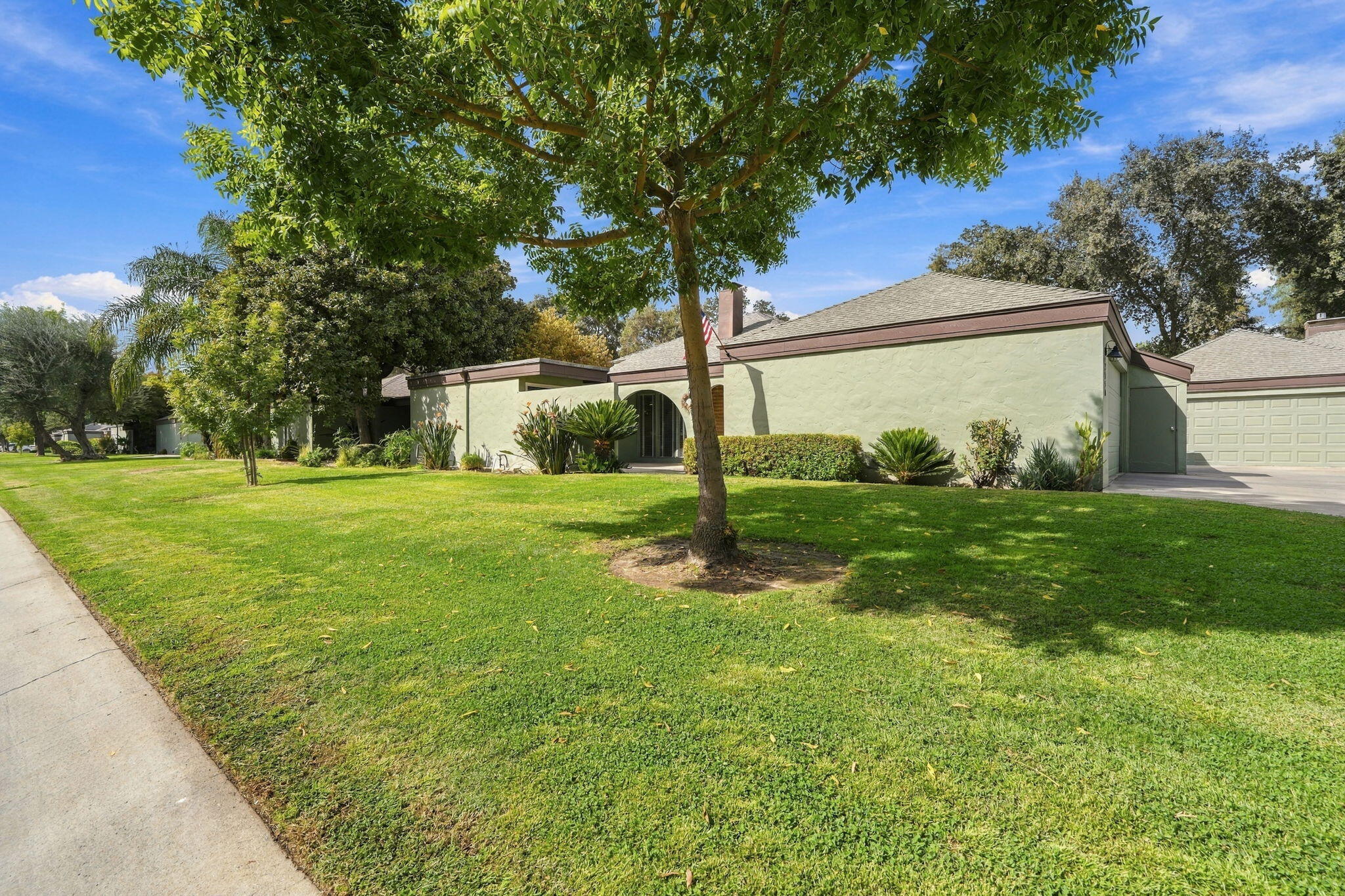 2950 W Border Links Dr, Visalia, CA 93291