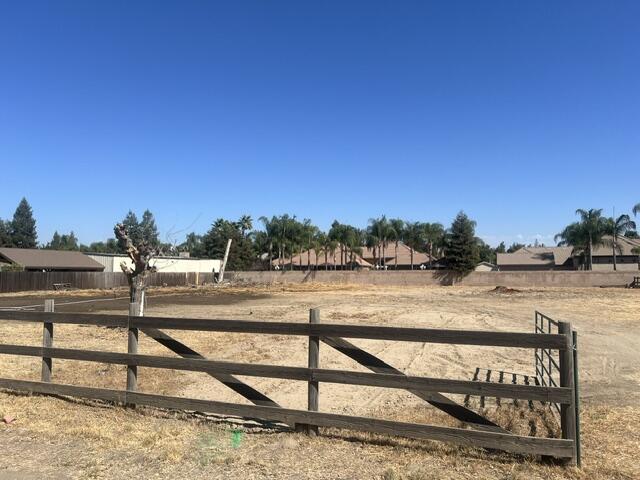 736 N Tommy St, Visalia, CA 93291