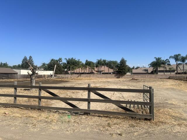736 N Tommy St, Visalia, CA 93291