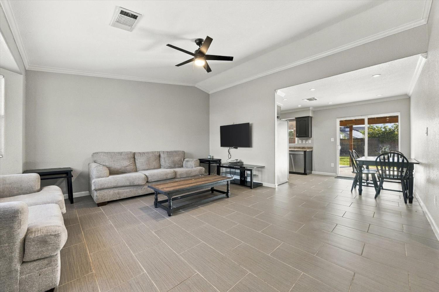 430 Avenida Ruiz, Delano, CA 93215
