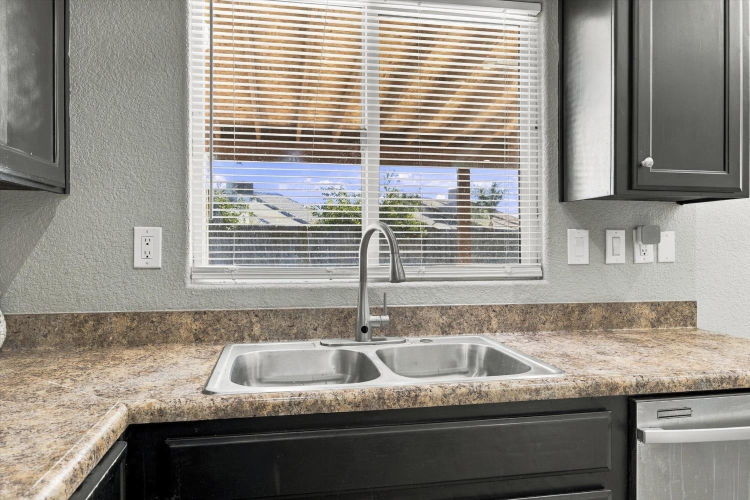 430 Avenida Ruiz, Delano, CA 93215