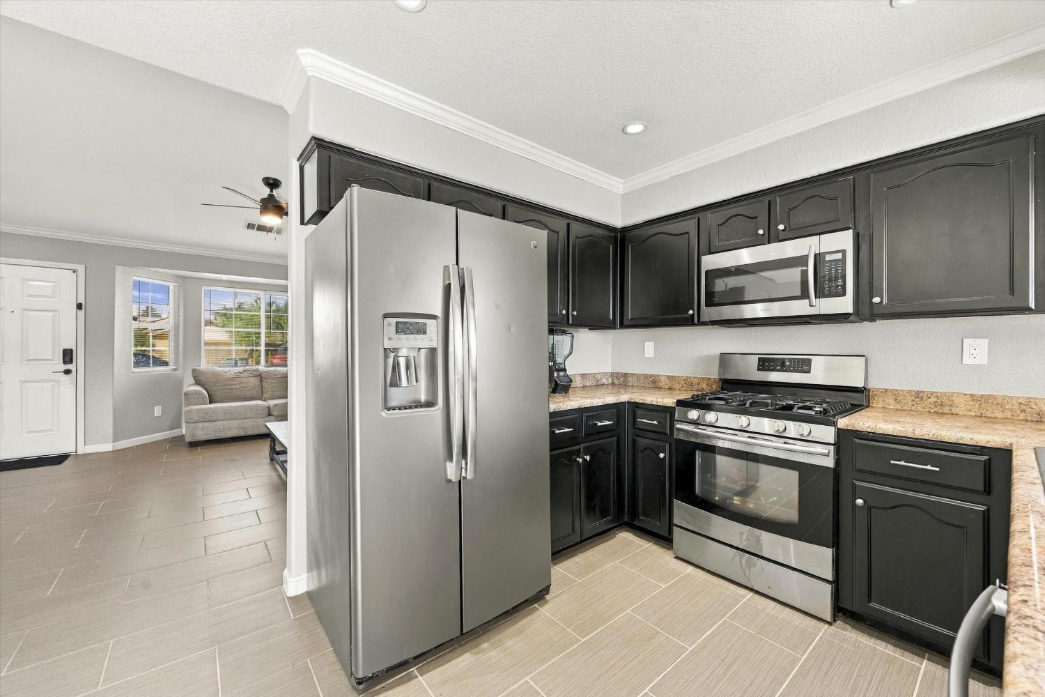 430 Avenida Ruiz, Delano, CA 93215