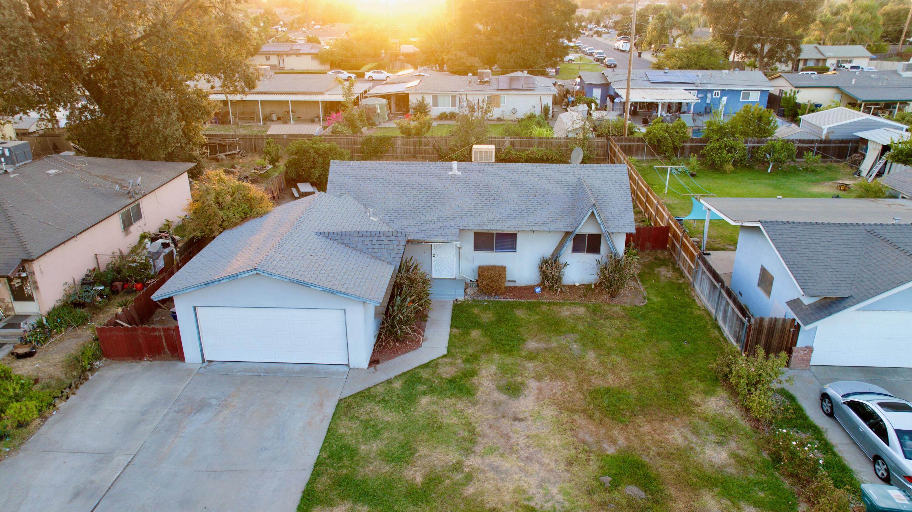 623 N West St, Tulare, CA 93274