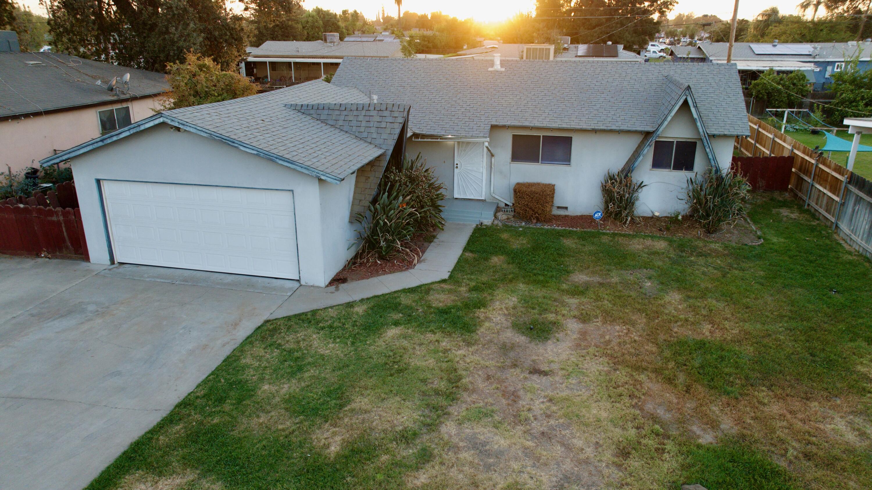623 N West St, Tulare, CA 93274