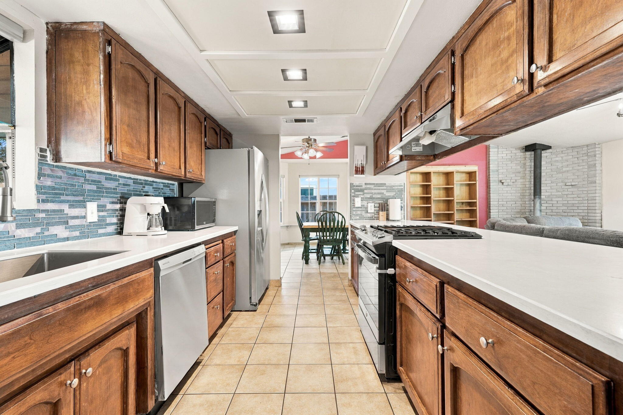 2149 W Della Ave, Porterville, CA 93257