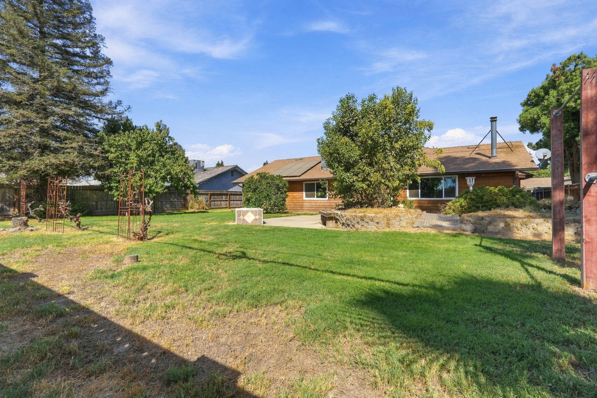 2149 W Della Ave, Porterville, CA 93257