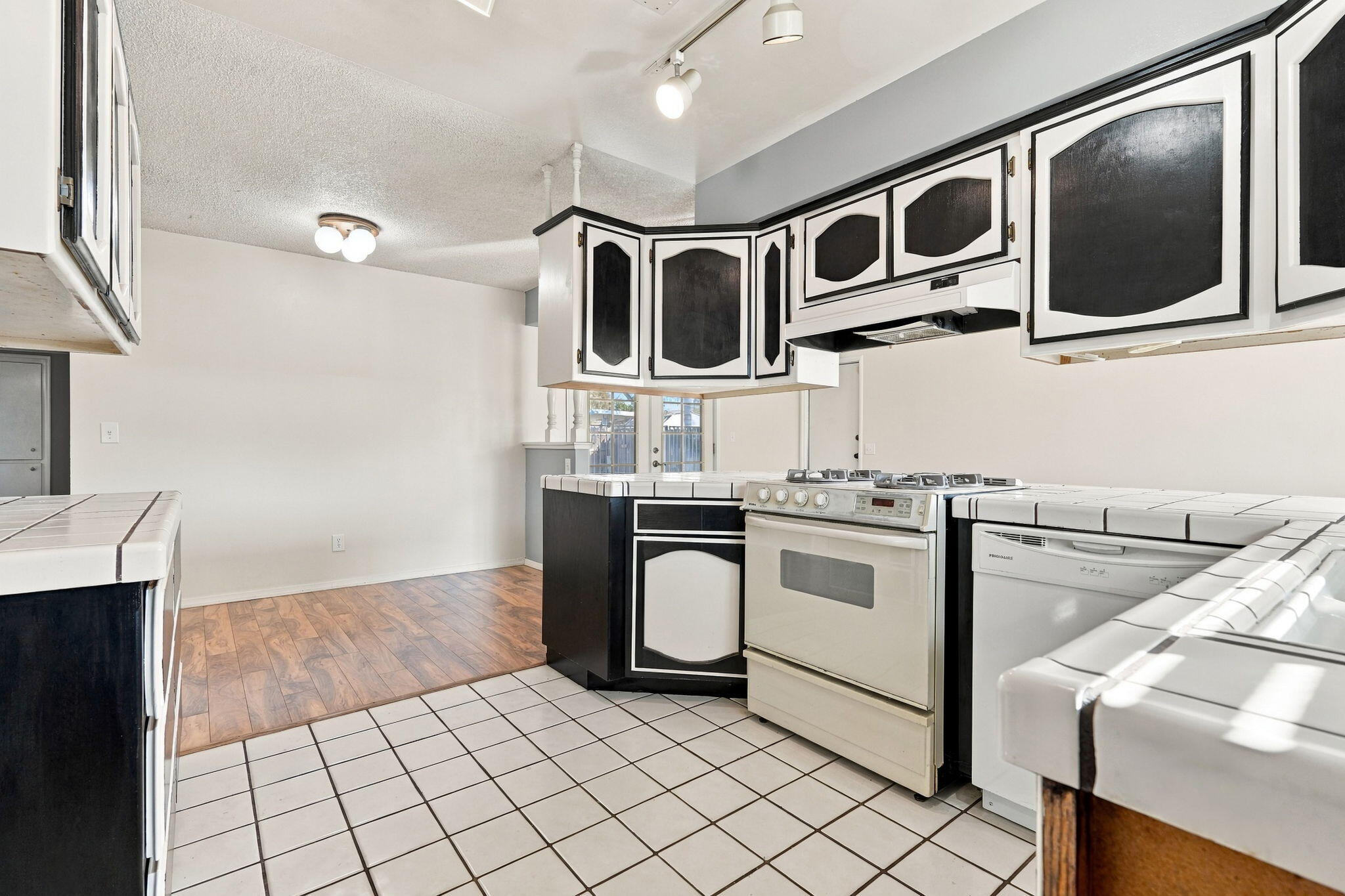 2922 S Verde Vista St, Visalia, CA 93277