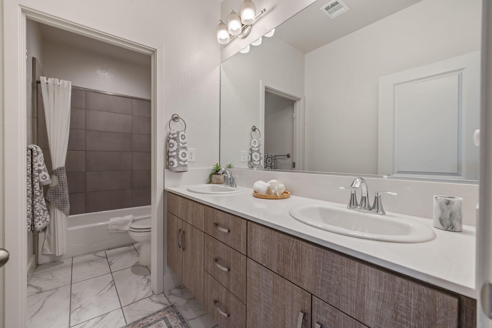 3345 W Florence Ave, Visalia, CA 93277