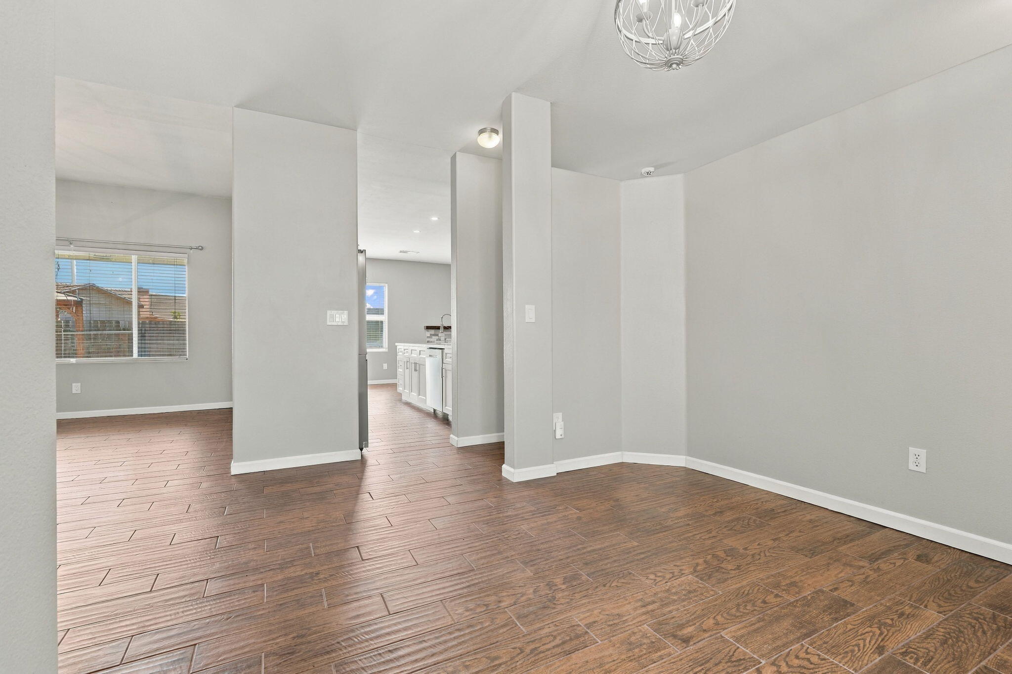 989 W Northstar Dr, Hanford, CA 93230
