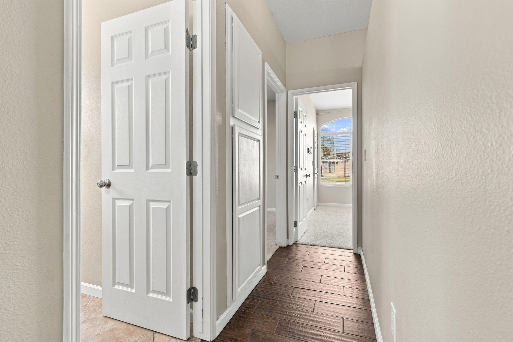 989 W Northstar Dr, Hanford, CA 93230