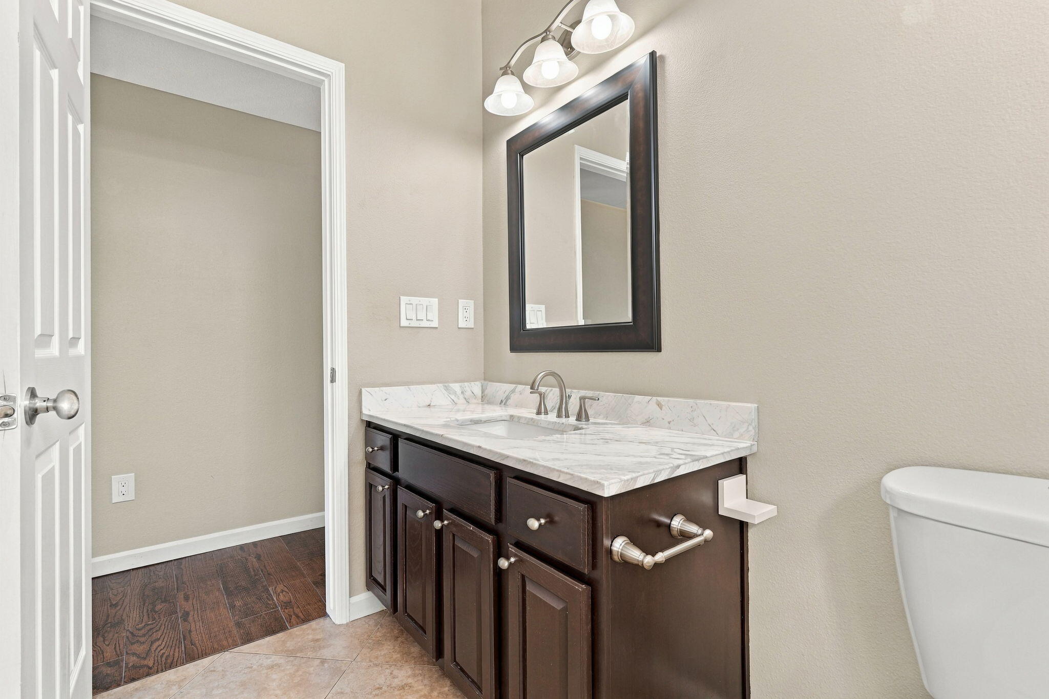 989 W Northstar Dr, Hanford, CA 93230