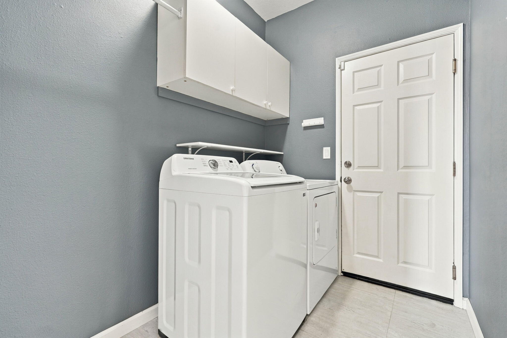 989 W Northstar Dr, Hanford, CA 93230