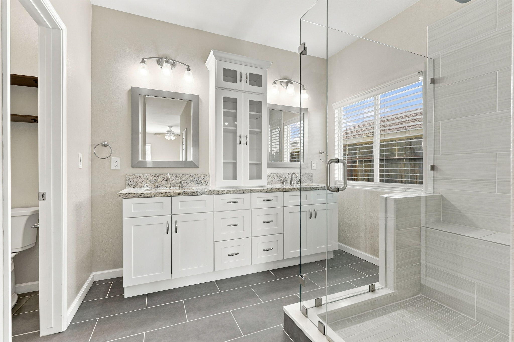 989 W Northstar Dr, Hanford, CA 93230