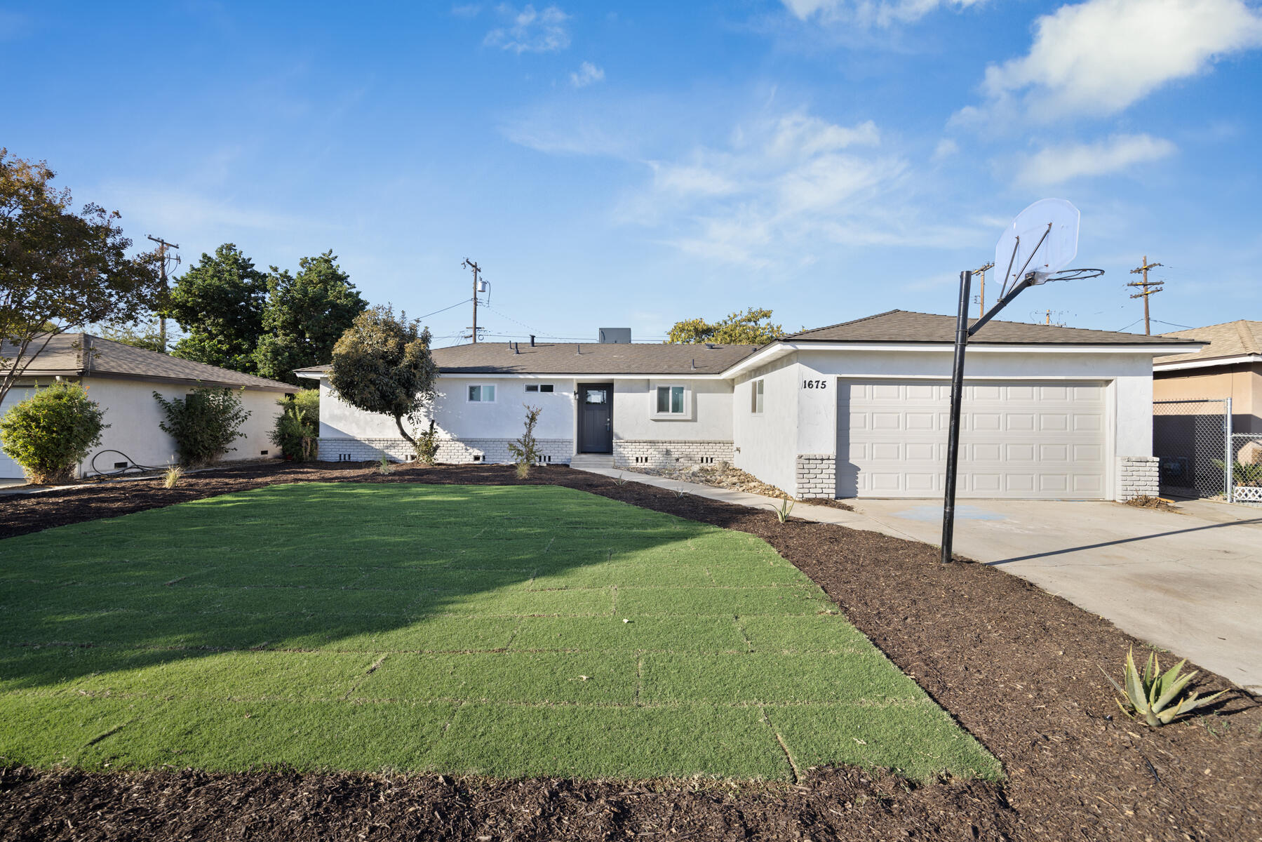 1675 E Echo St, Dinuba, CA 93618