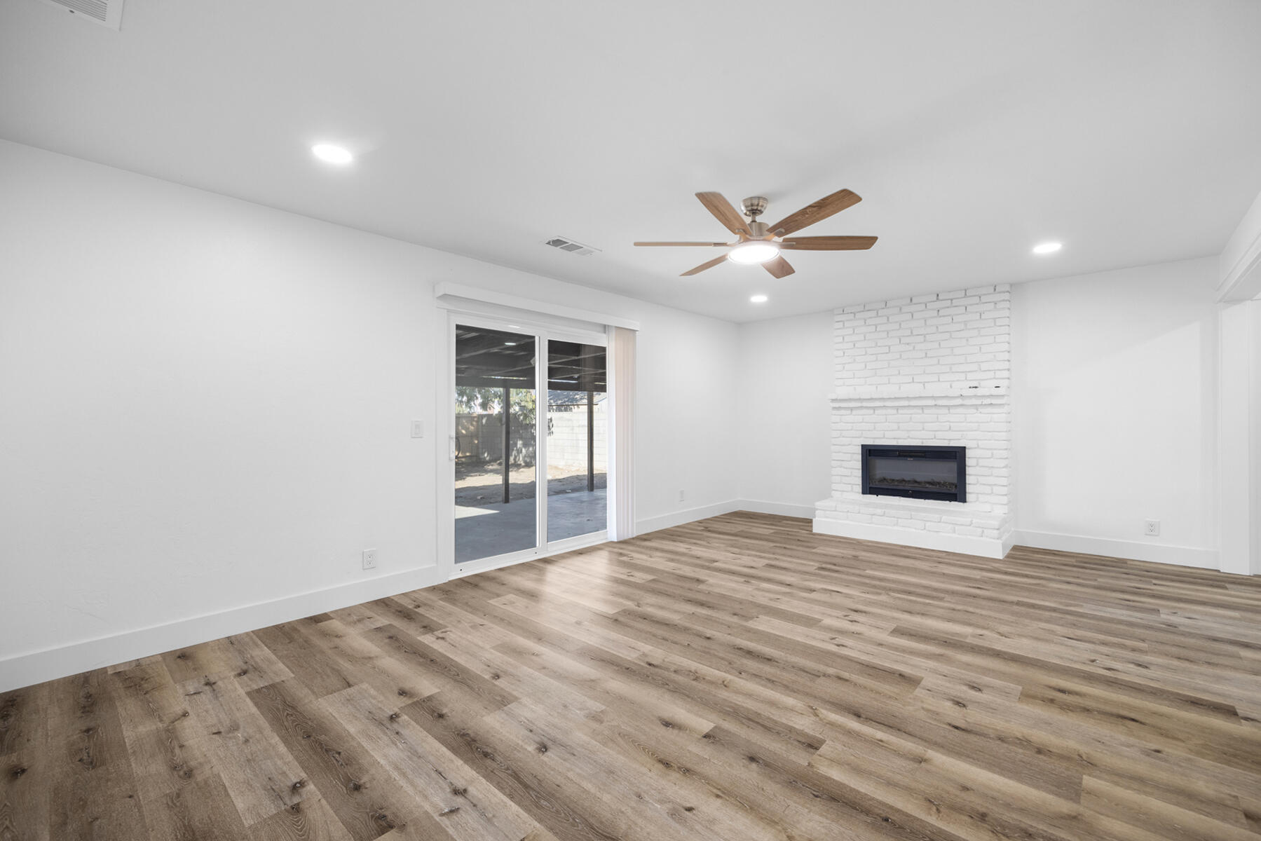 1675 E Echo St, Dinuba, CA 93618