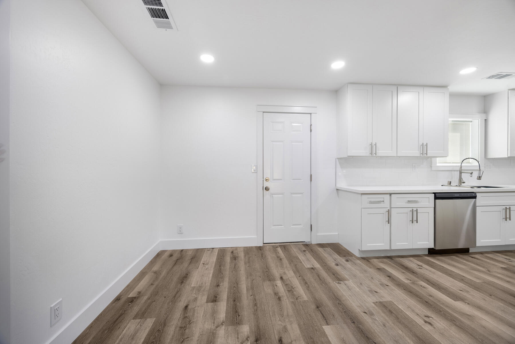 1675 E Echo St, Dinuba, CA 93618